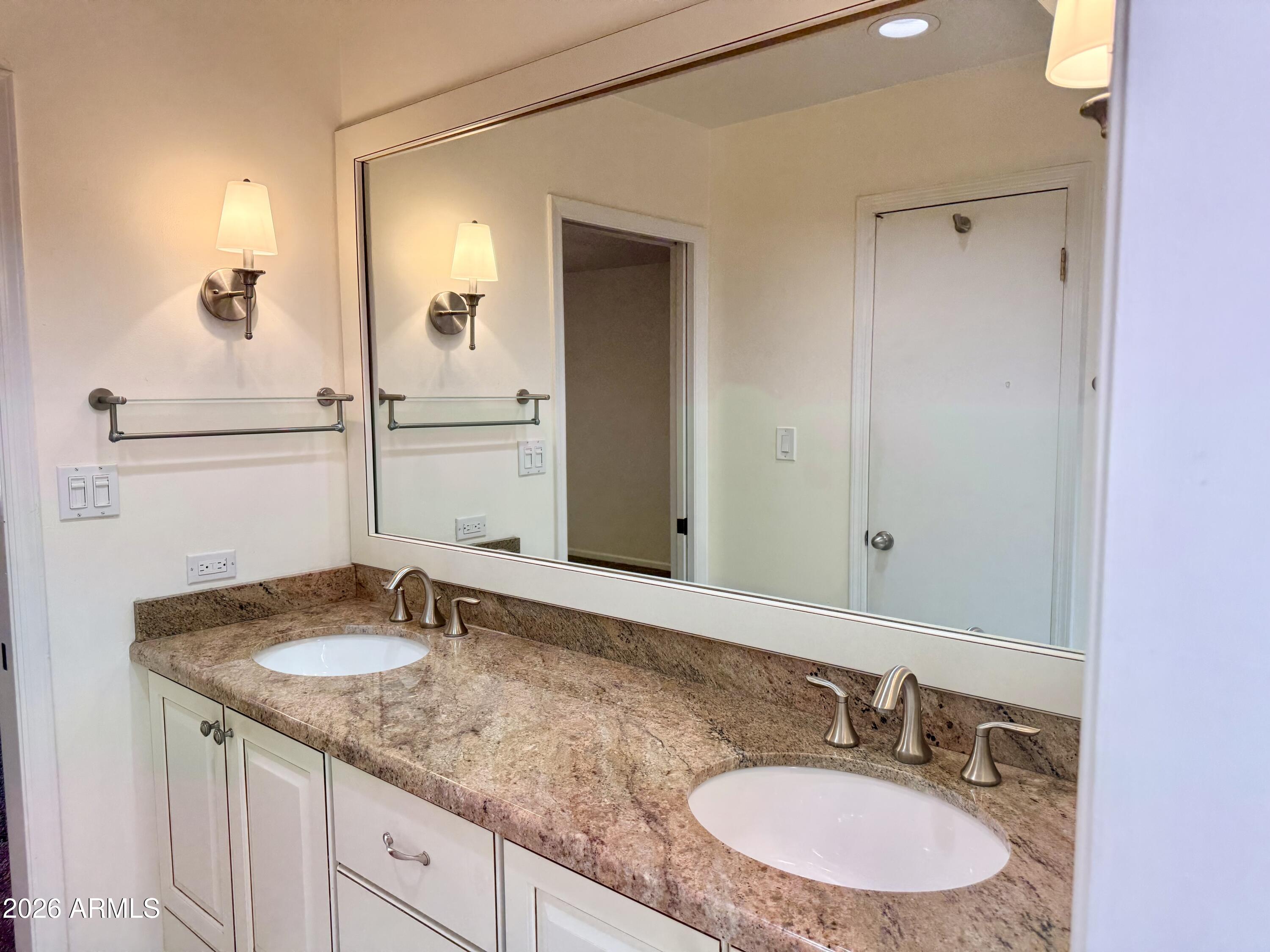 SCOTTSDALE IN TOWNE VILLAS AMD - Residential Lease