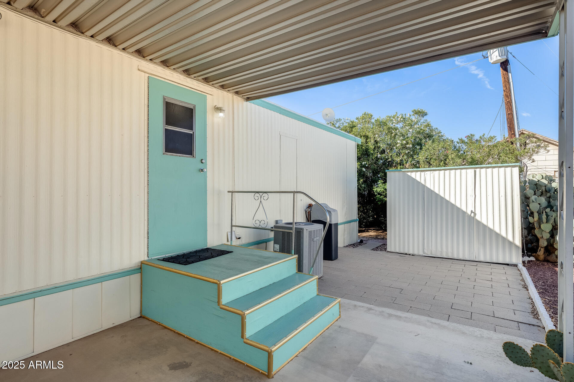 SUNNY CREST - Residential