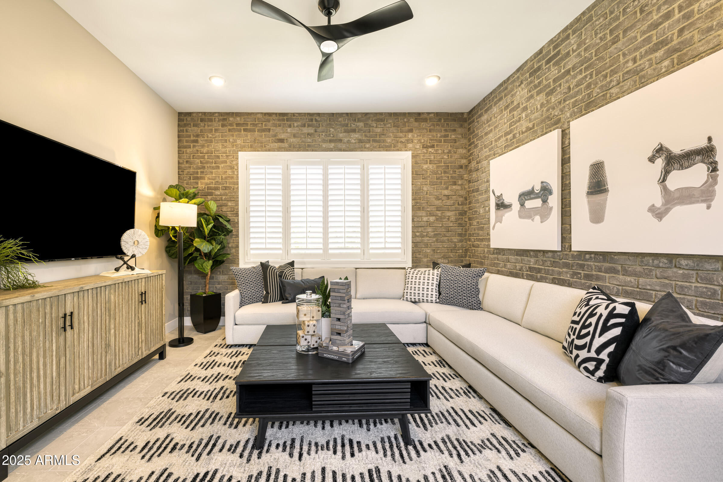 WHISPERING HILLS - Residential