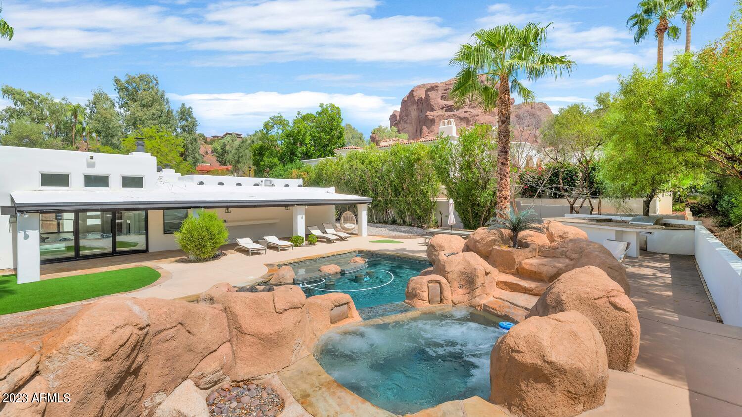 CAMELBACK CANYON - Residential
