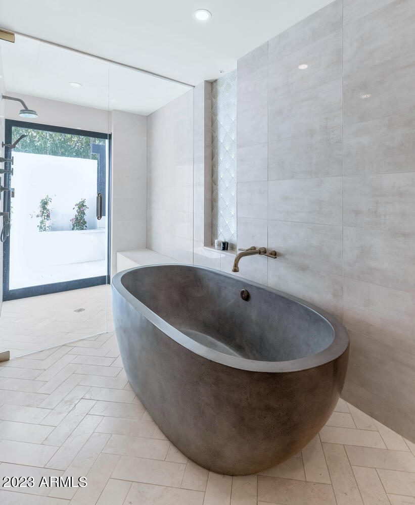 CAMELBACK CANYON - Residential