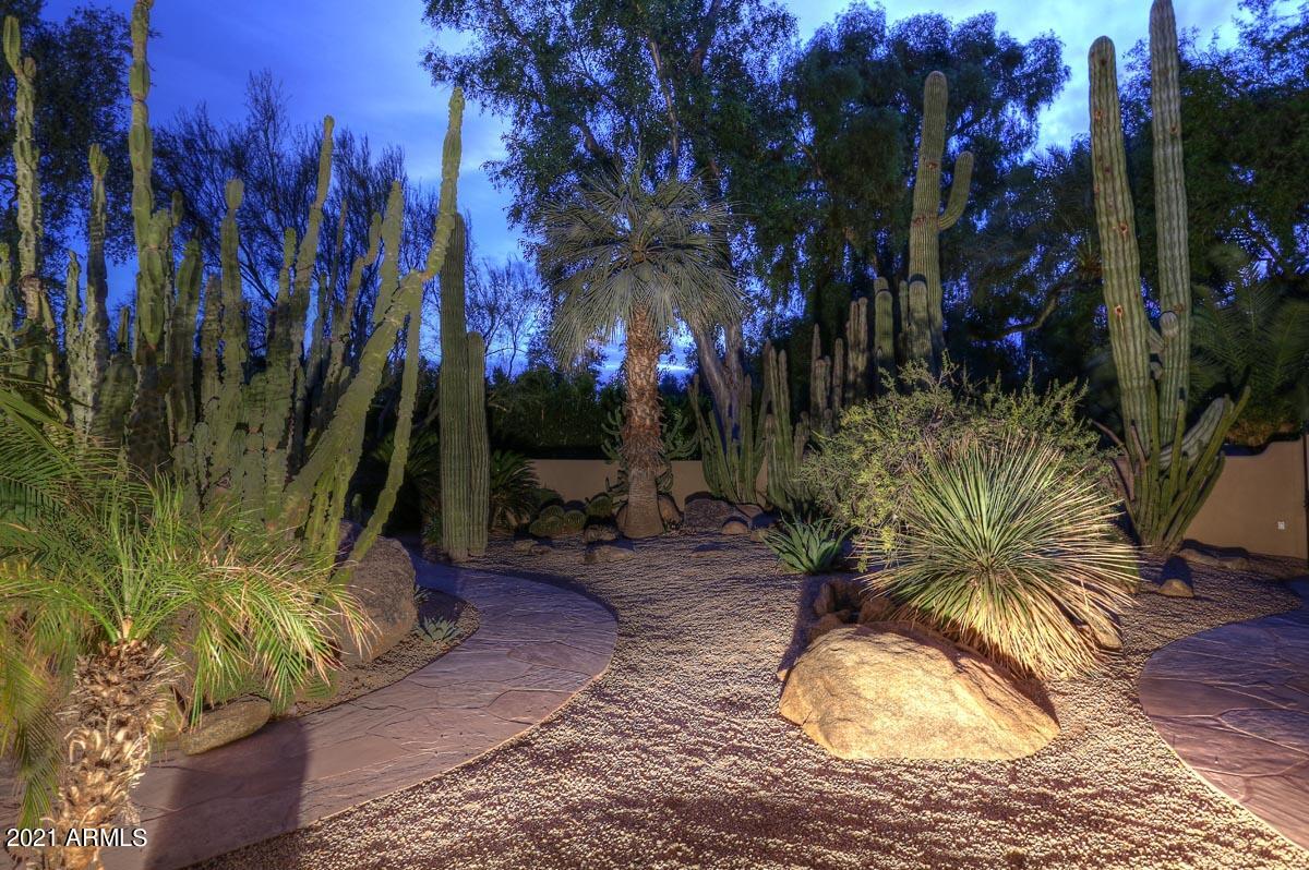 CASA BLANCA ESTATES LOT 20-37 & TR A - Residential