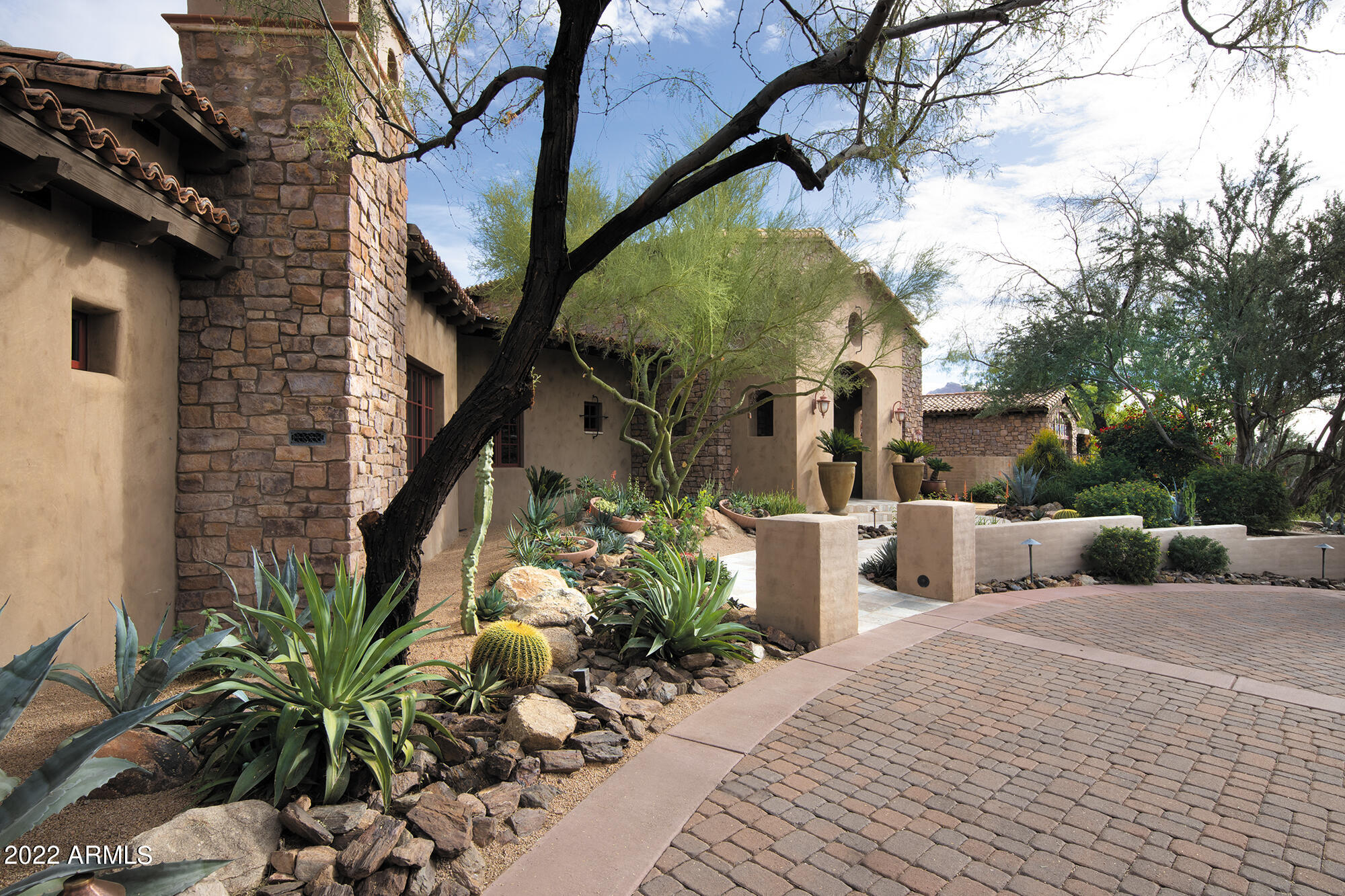 PARADISE VALLEY ESTATES - Residential