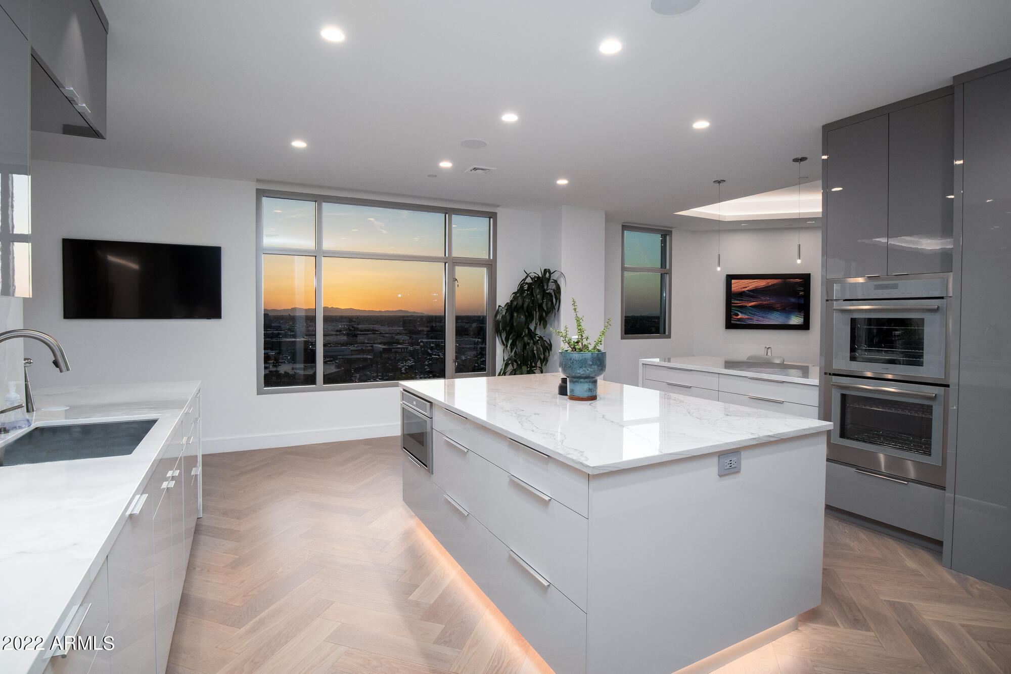 RESIDENCES AT 2211 CAMELBACK CONDOMINIUM - Residential