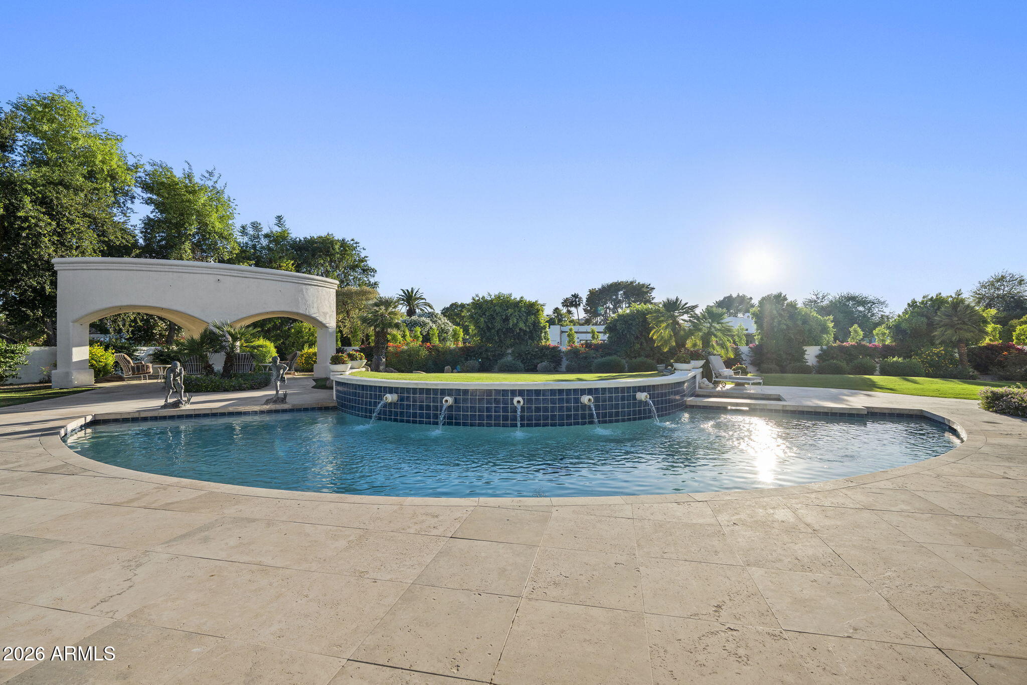 HIDDEN PARADISE - Residential