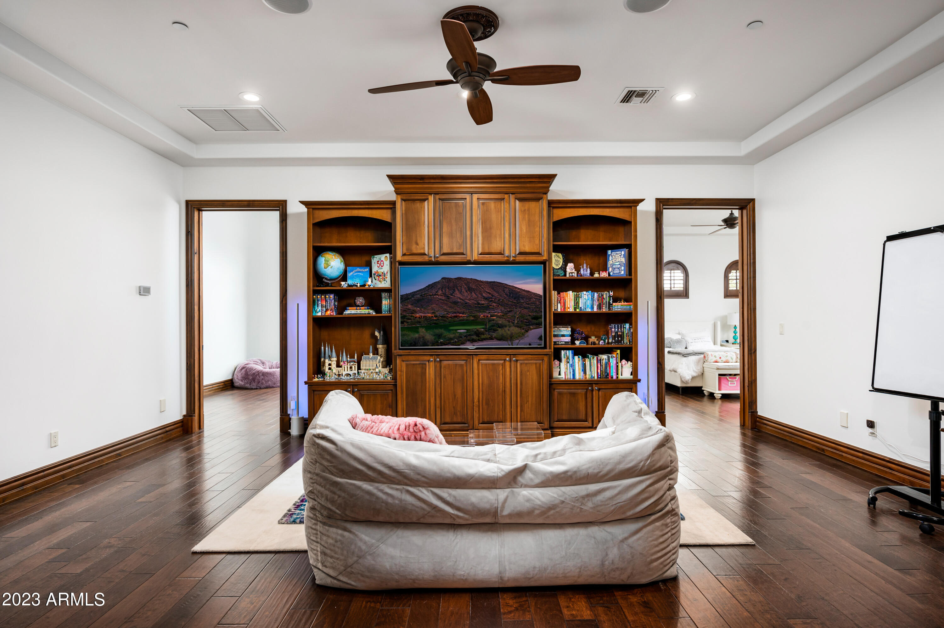 SIERRA HILLS - Residential