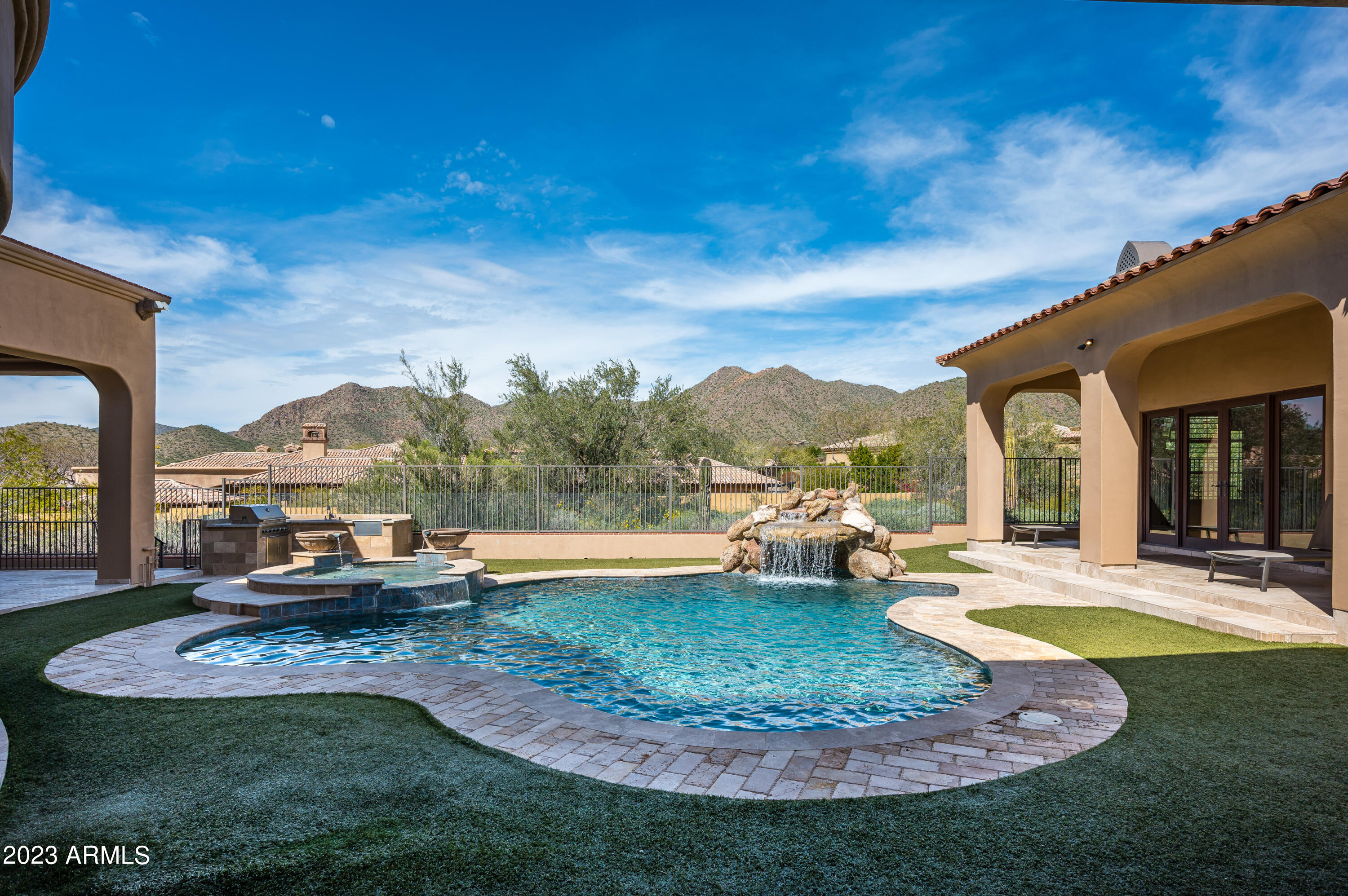 SIERRA HILLS - Residential