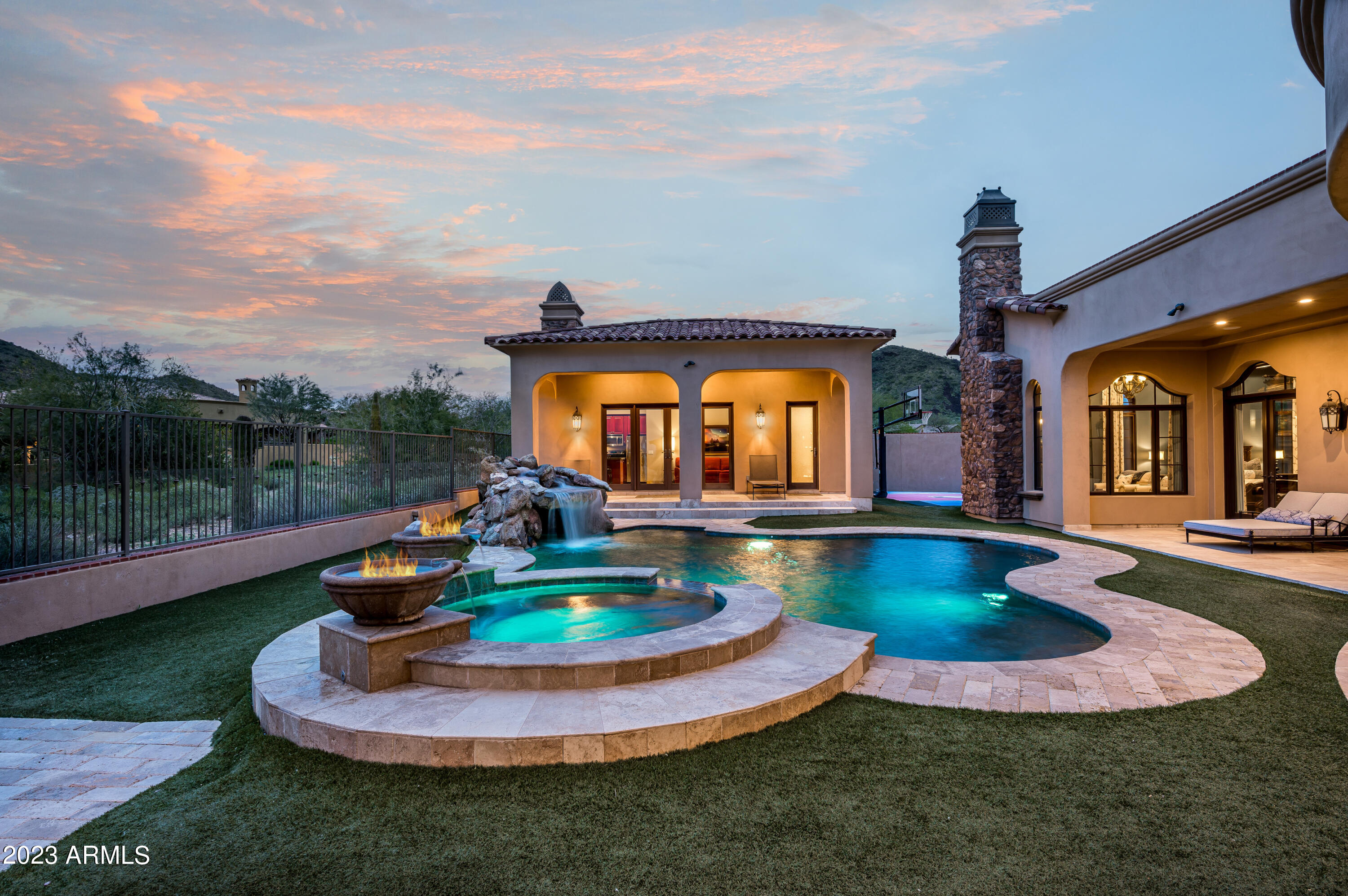 SIERRA HILLS - Residential