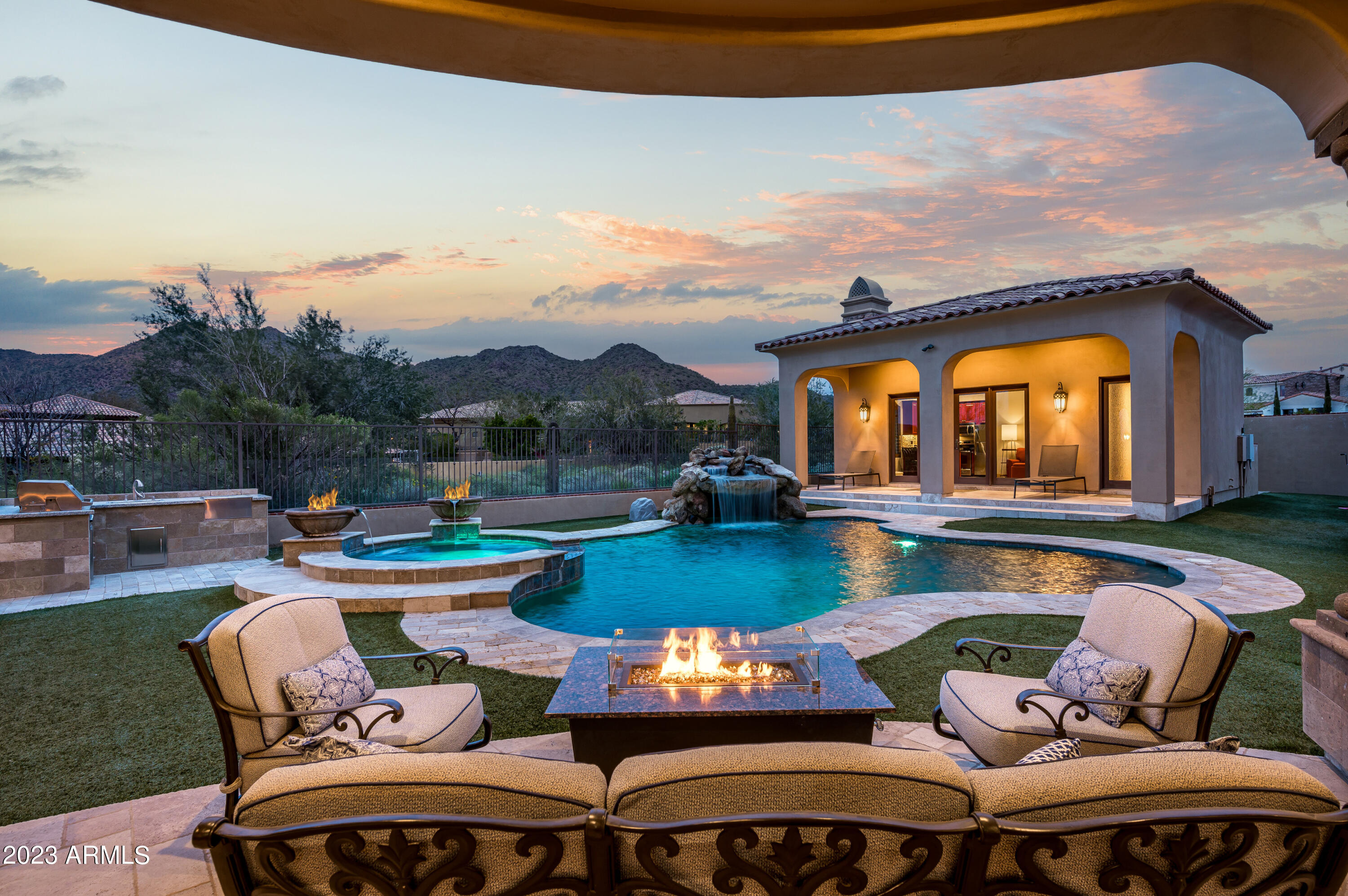 SIERRA HILLS - Residential