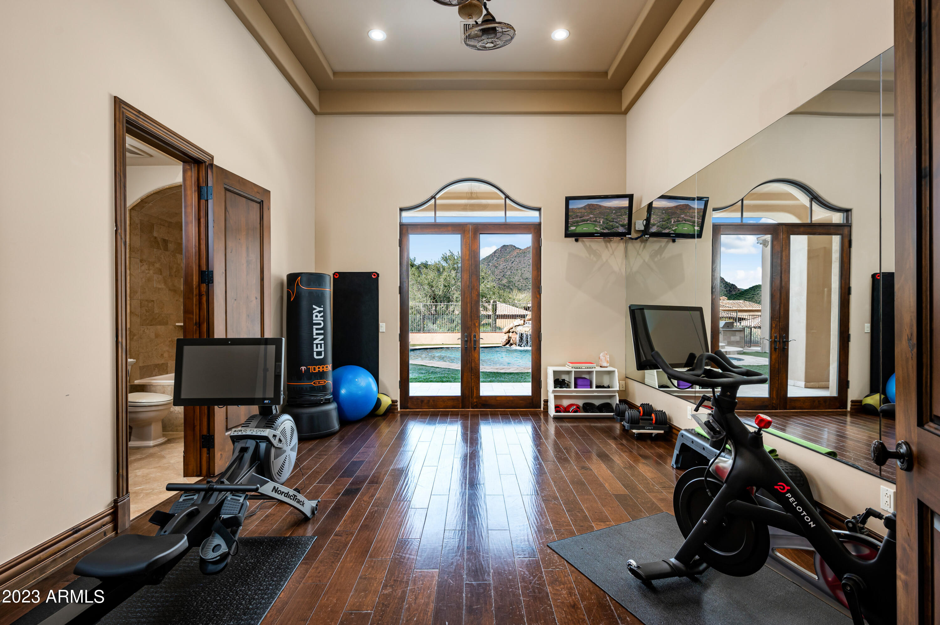 SIERRA HILLS - Residential