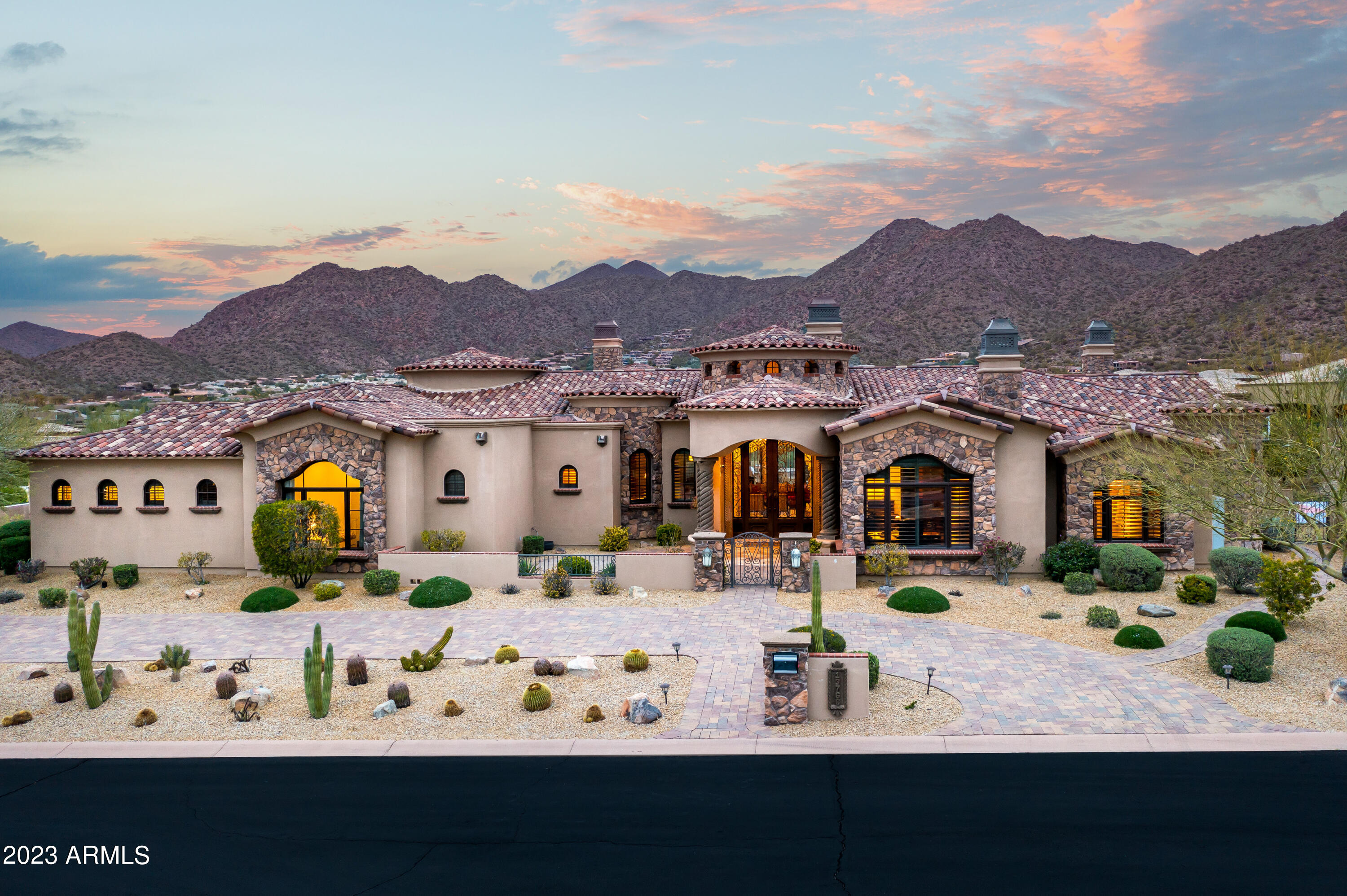 SIERRA HILLS - Residential