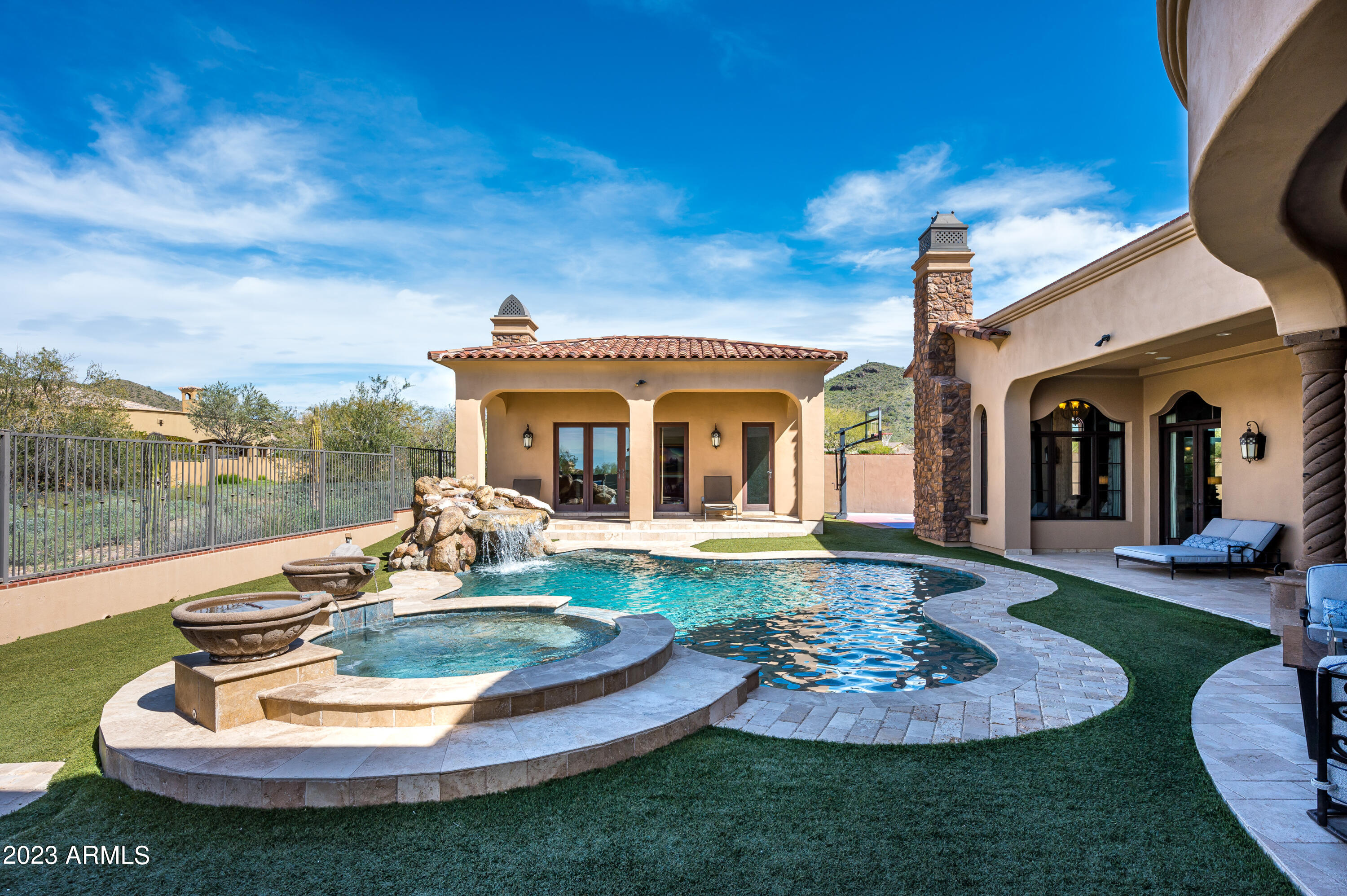 SIERRA HILLS - Residential