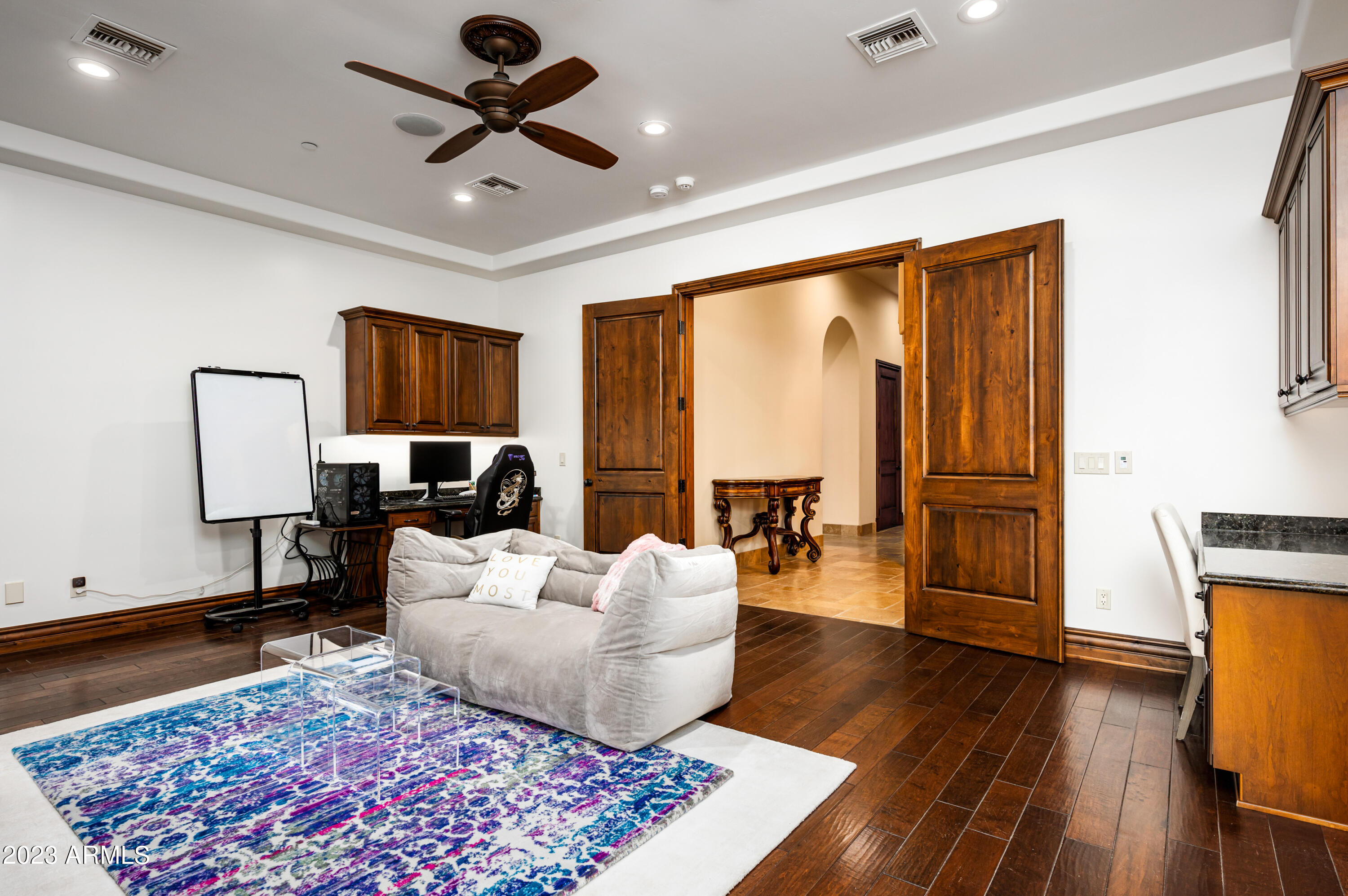 SIERRA HILLS - Residential