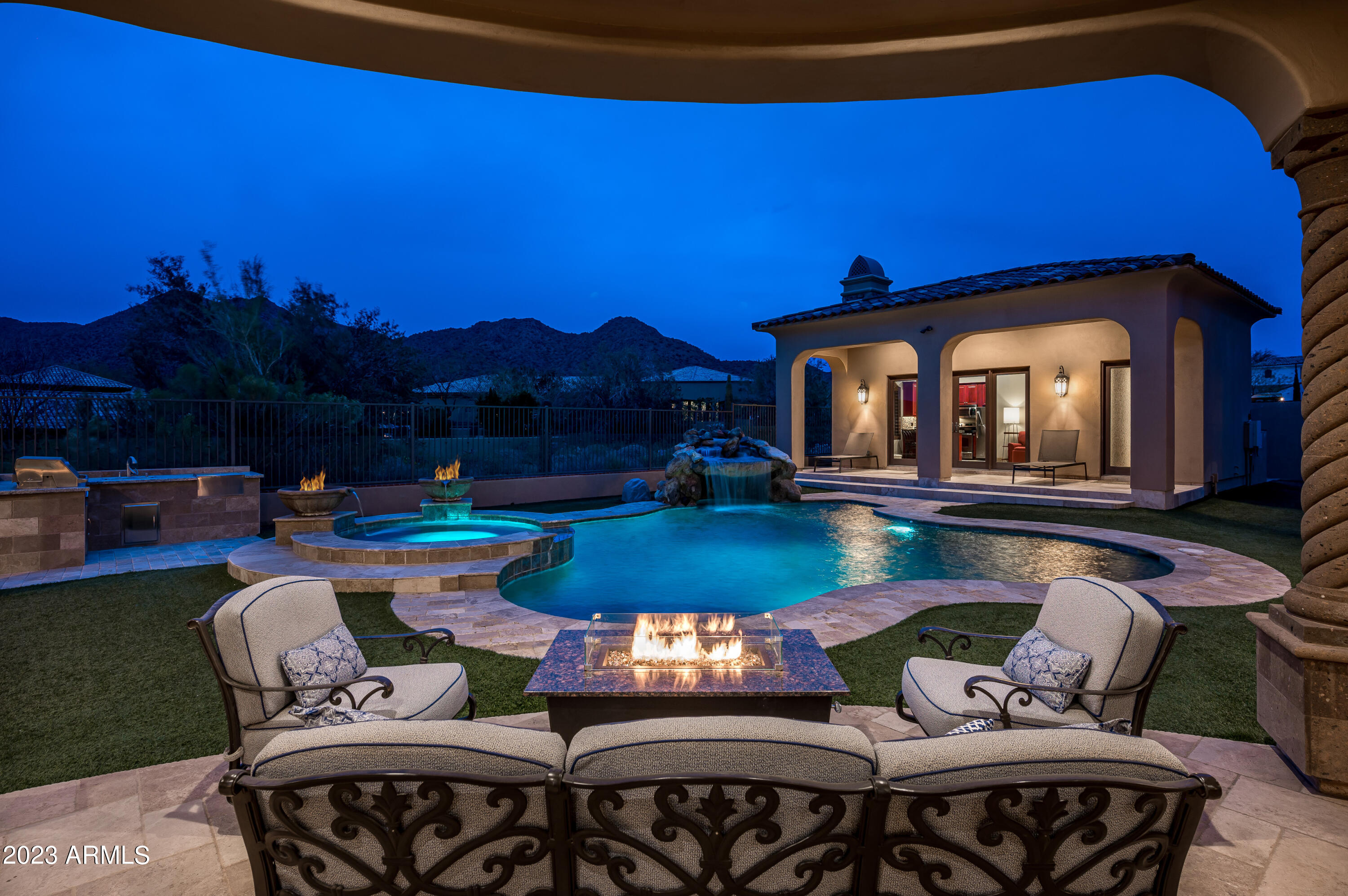 SIERRA HILLS - Residential