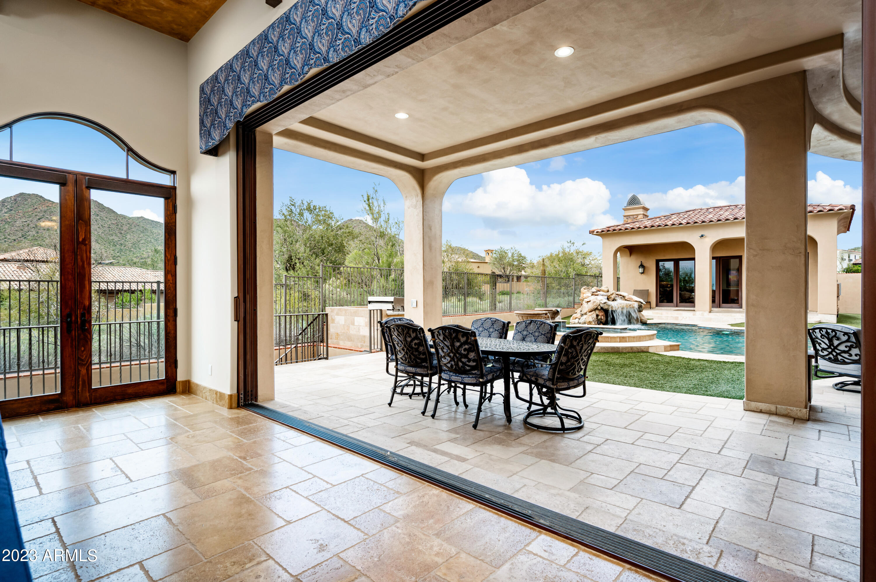 SIERRA HILLS - Residential
