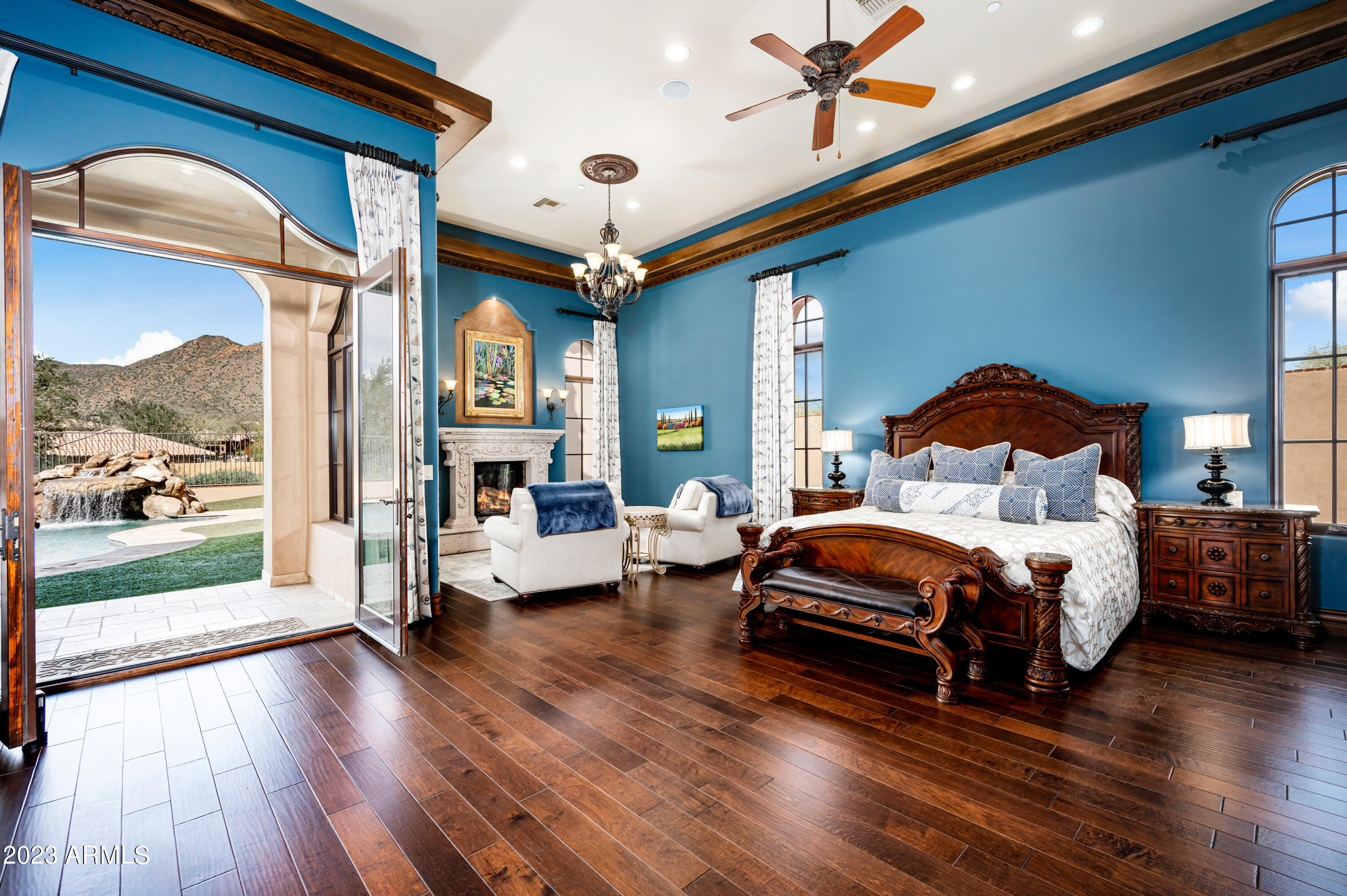 SIERRA HILLS - Residential