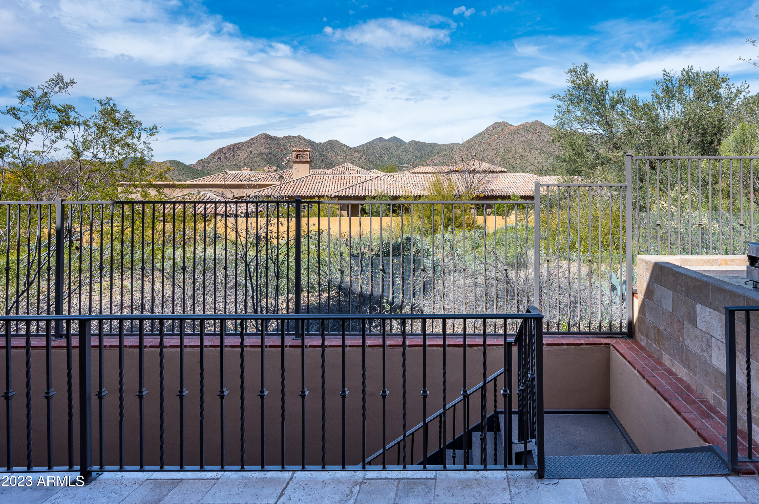 SIERRA HILLS - Residential