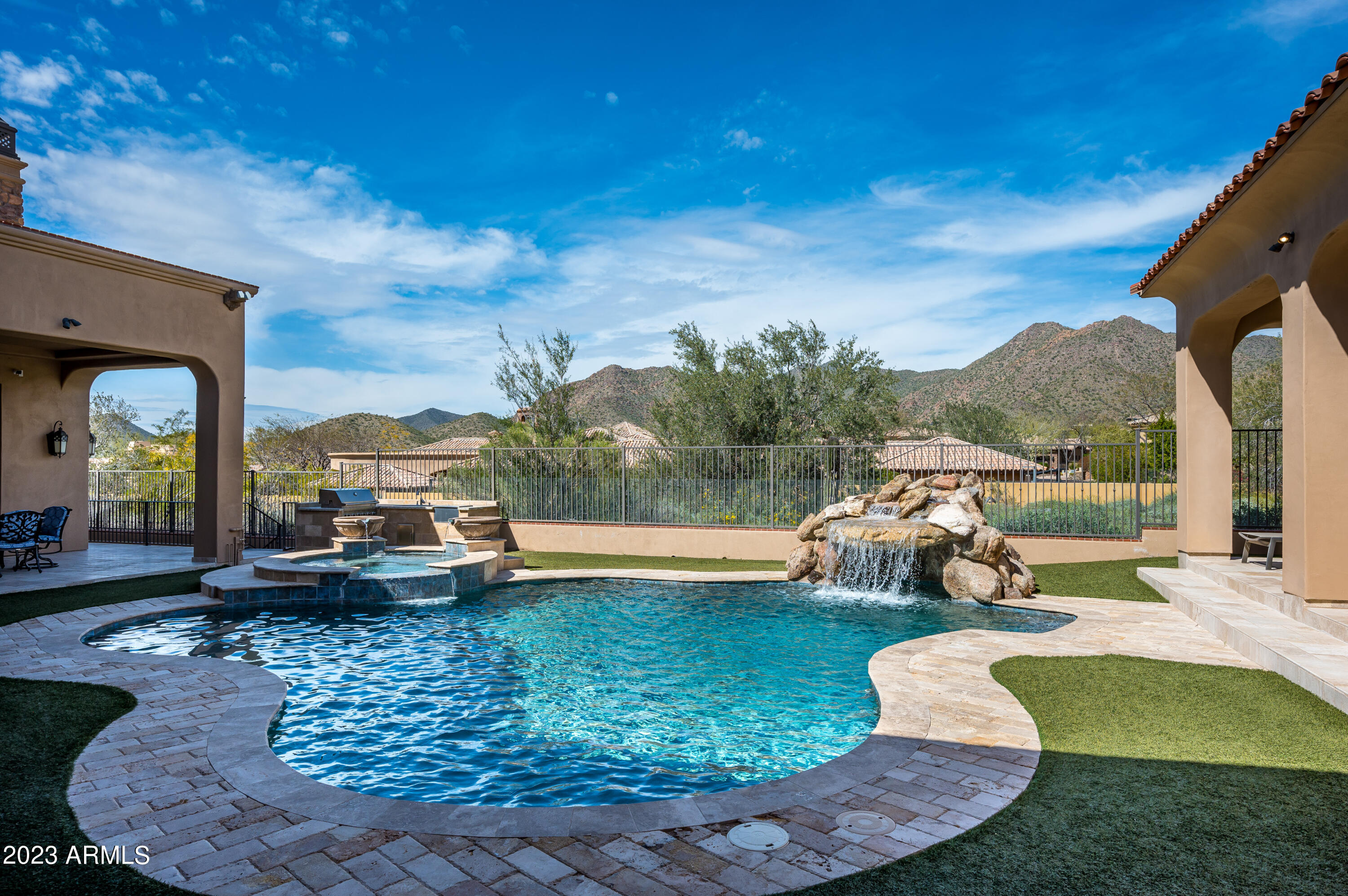 SIERRA HILLS - Residential