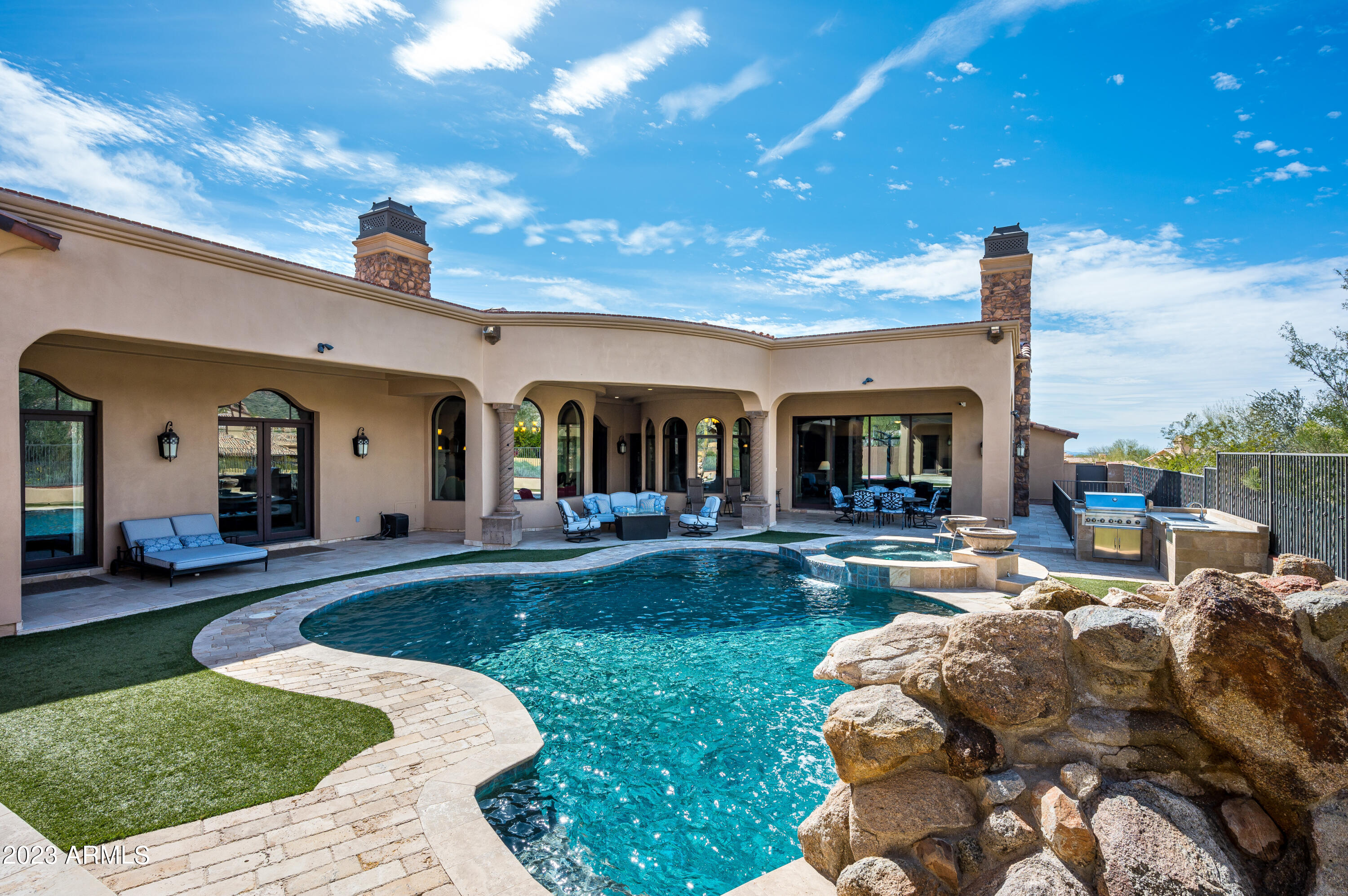 SIERRA HILLS - Residential