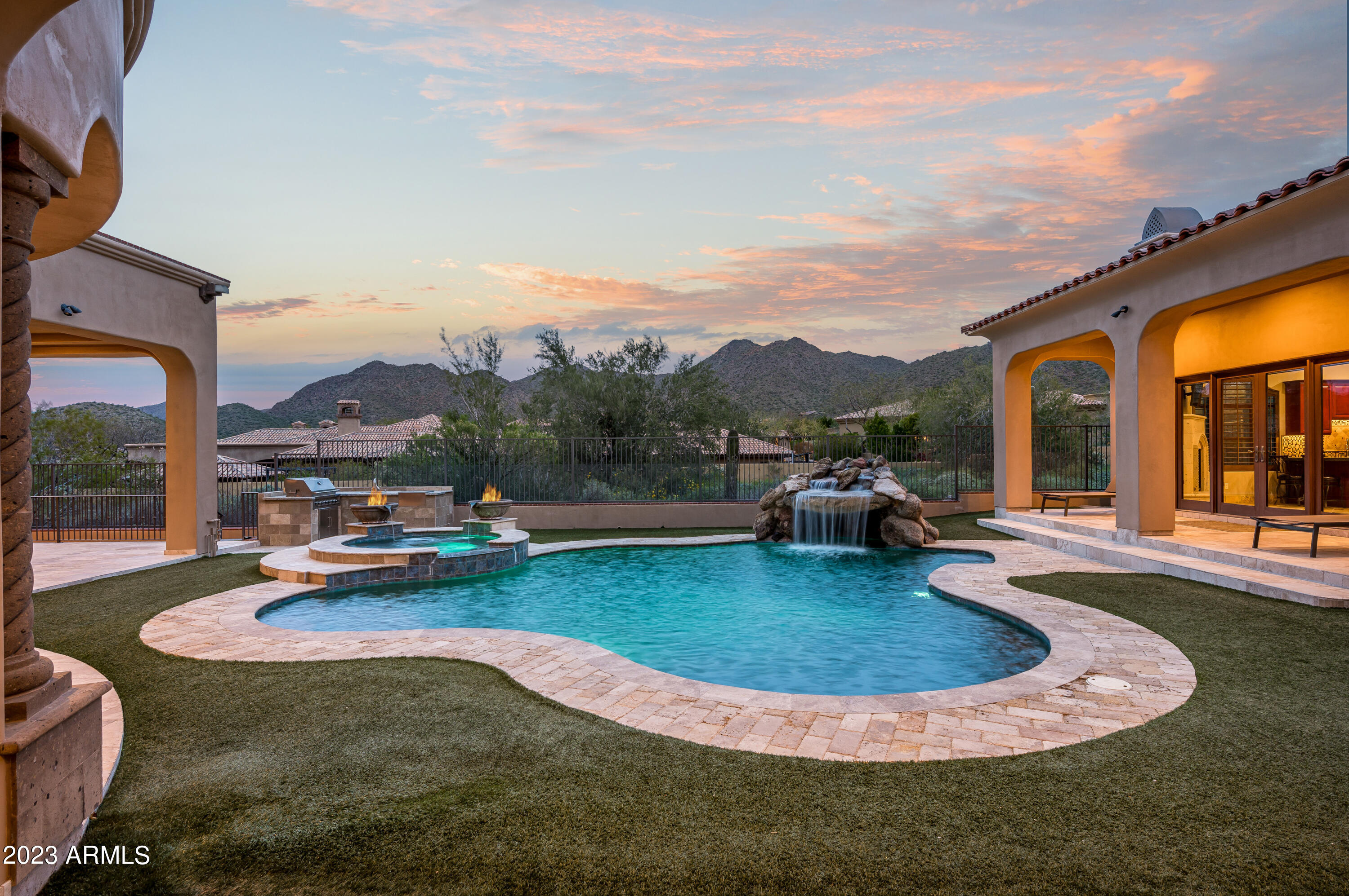 SIERRA HILLS - Residential