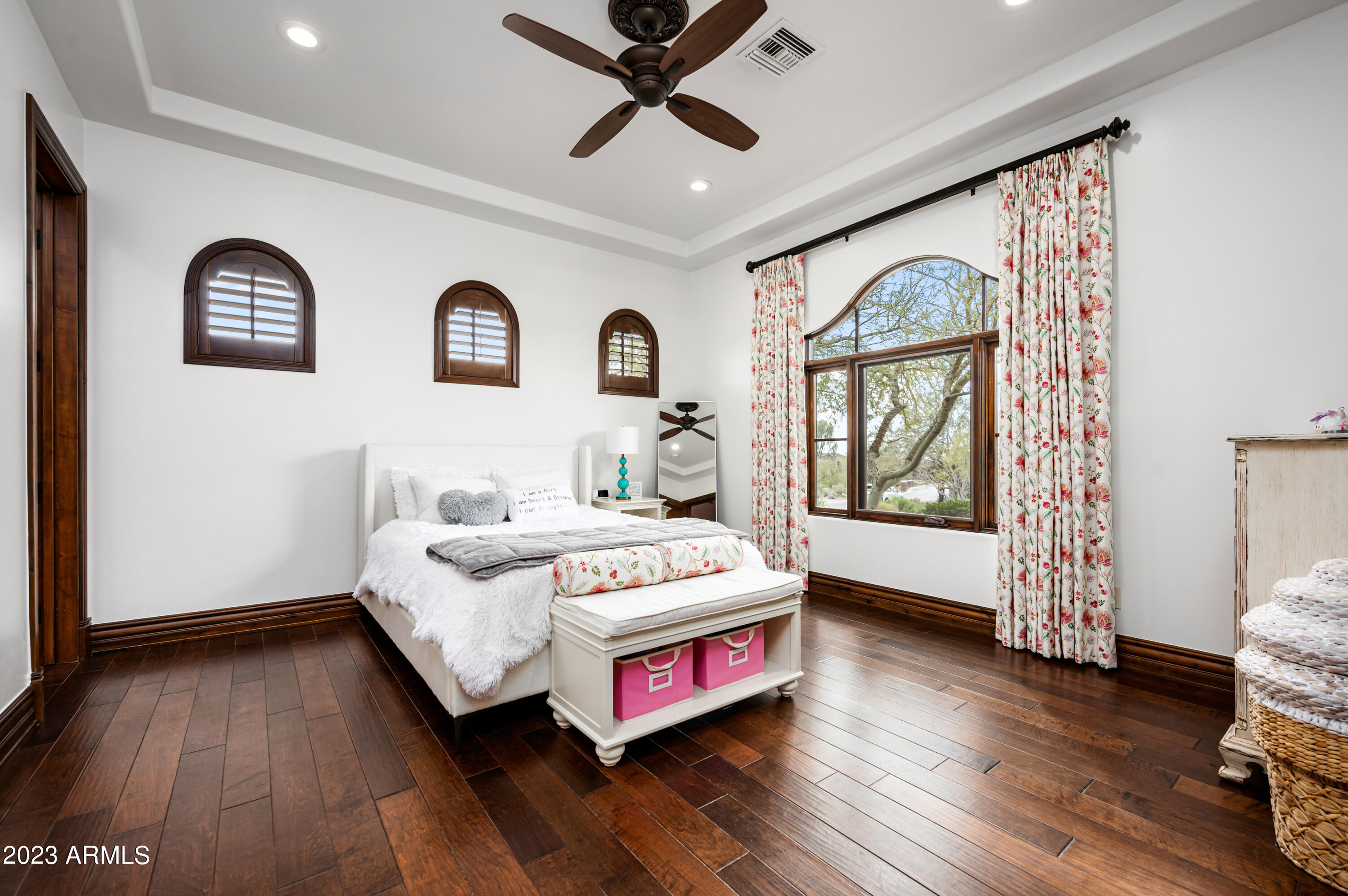 SIERRA HILLS - Residential