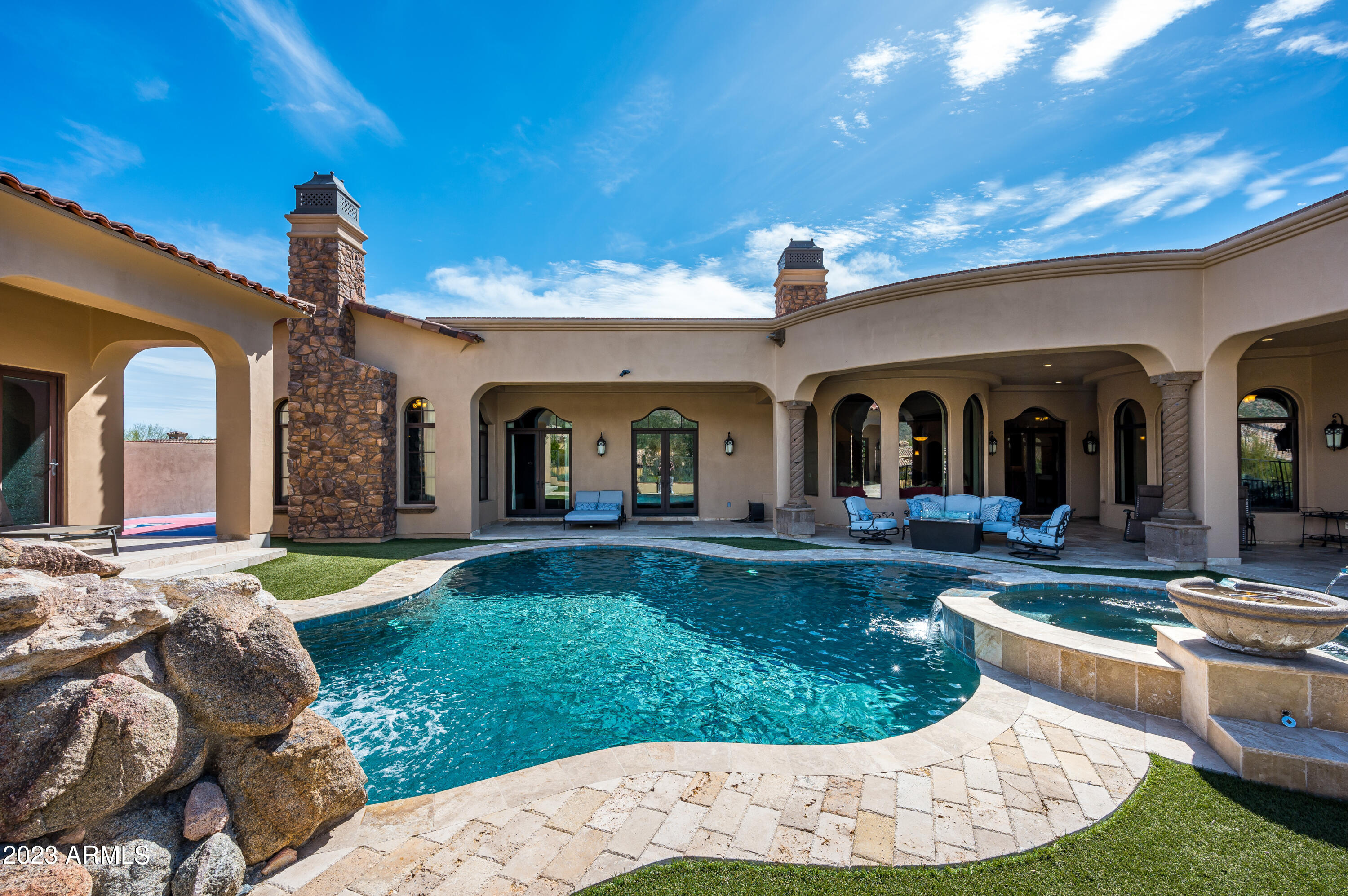 SIERRA HILLS - Residential