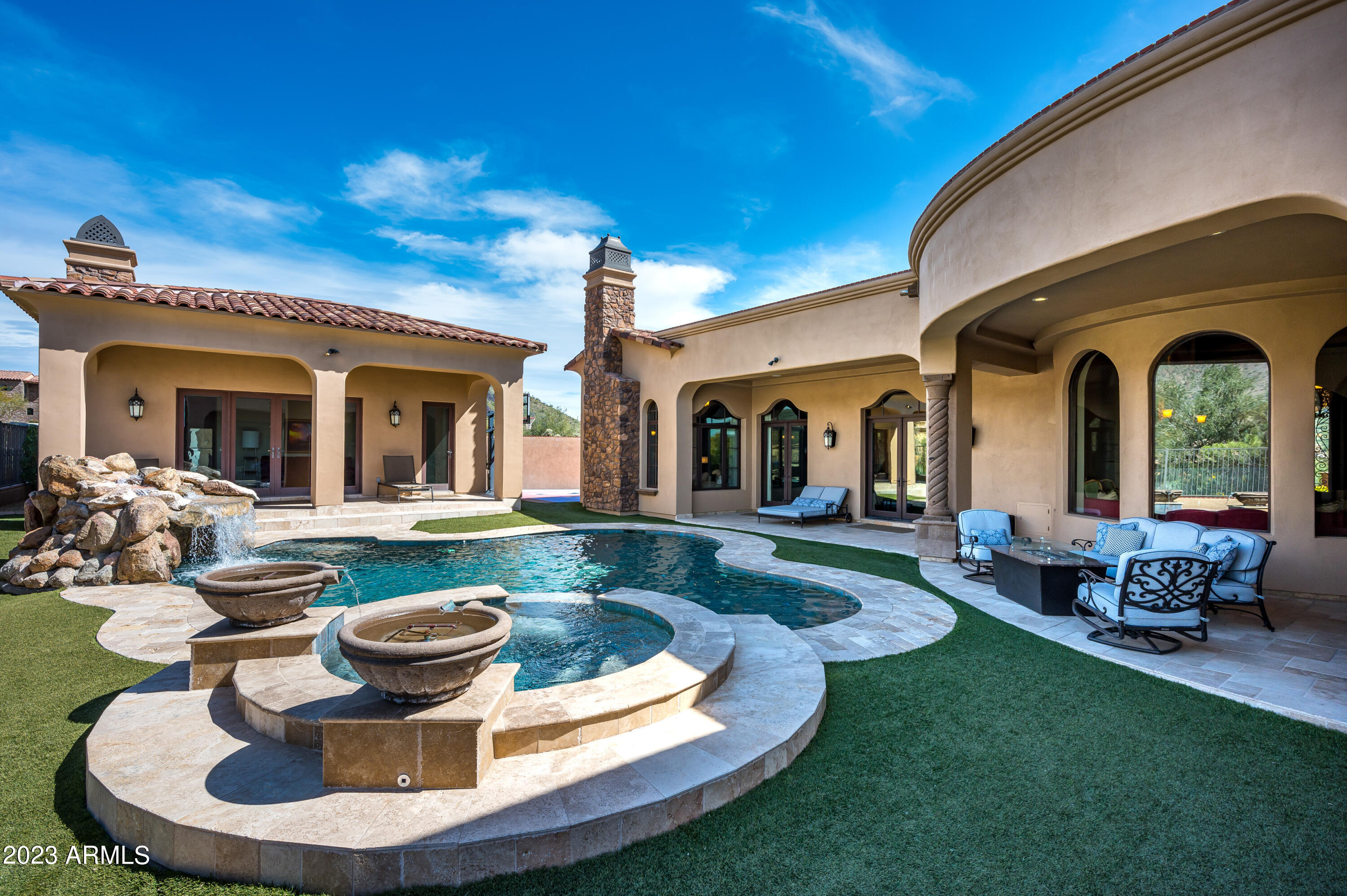 SIERRA HILLS - Residential