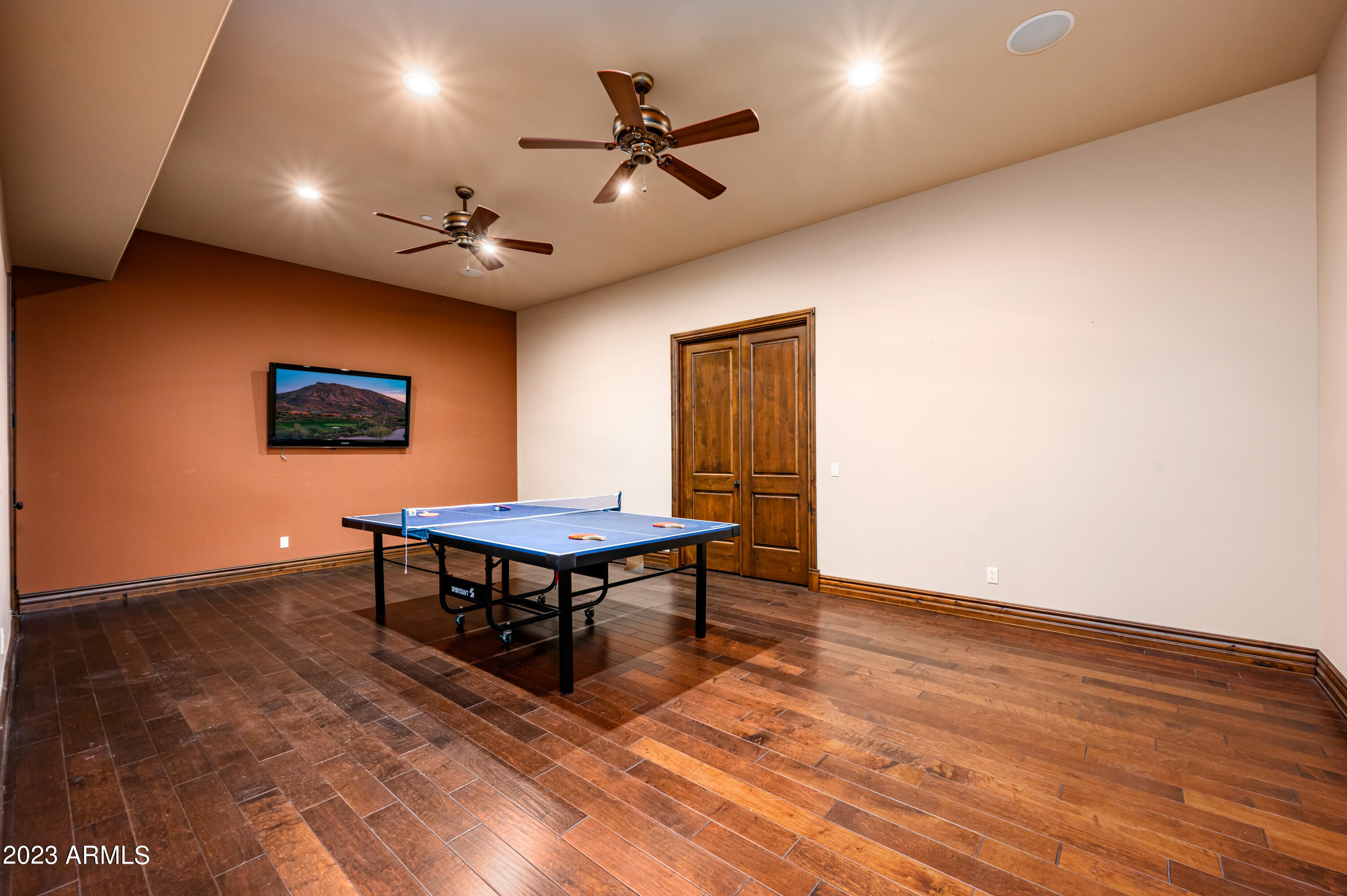 SIERRA HILLS - Residential