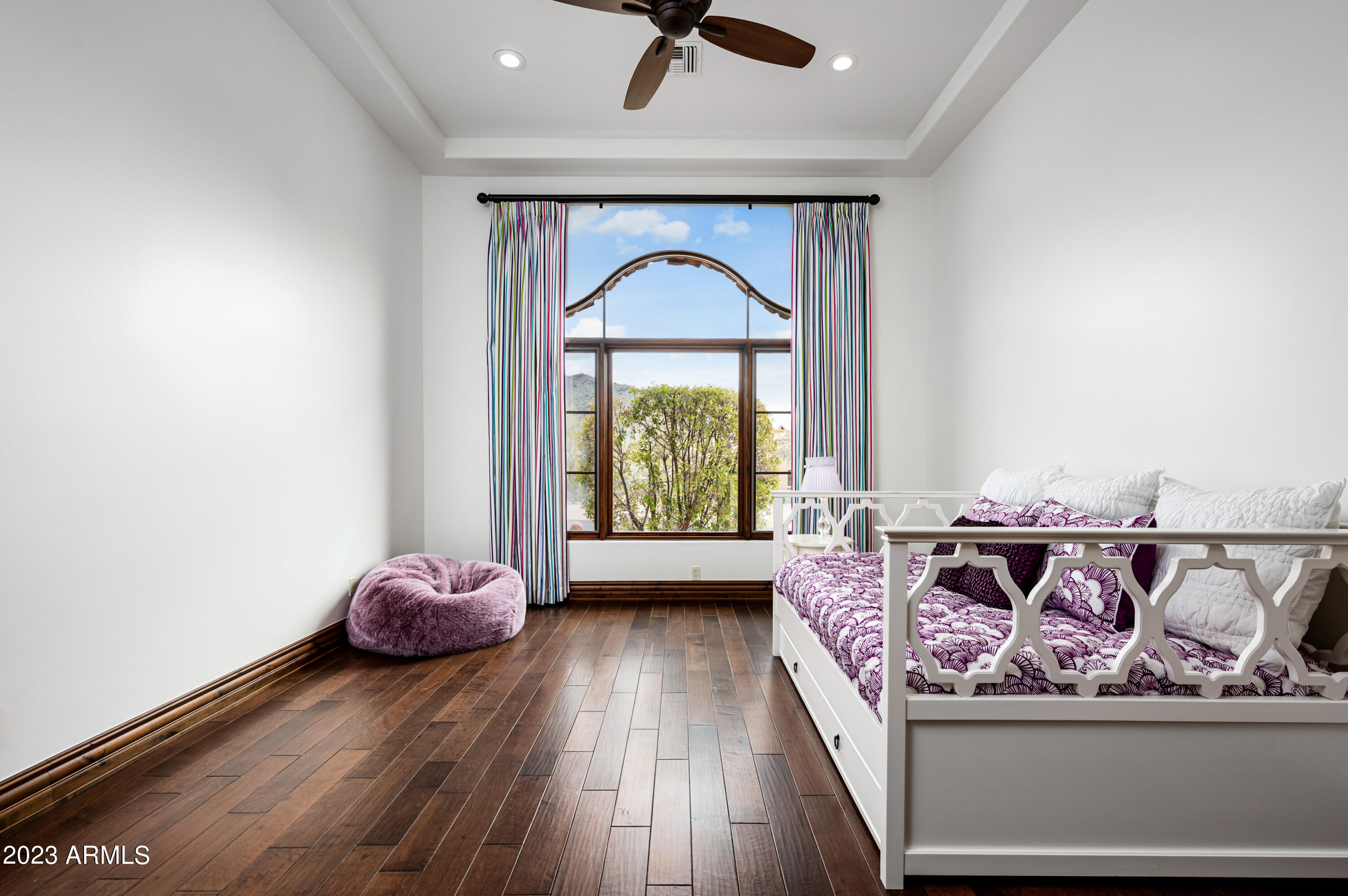 SIERRA HILLS - Residential