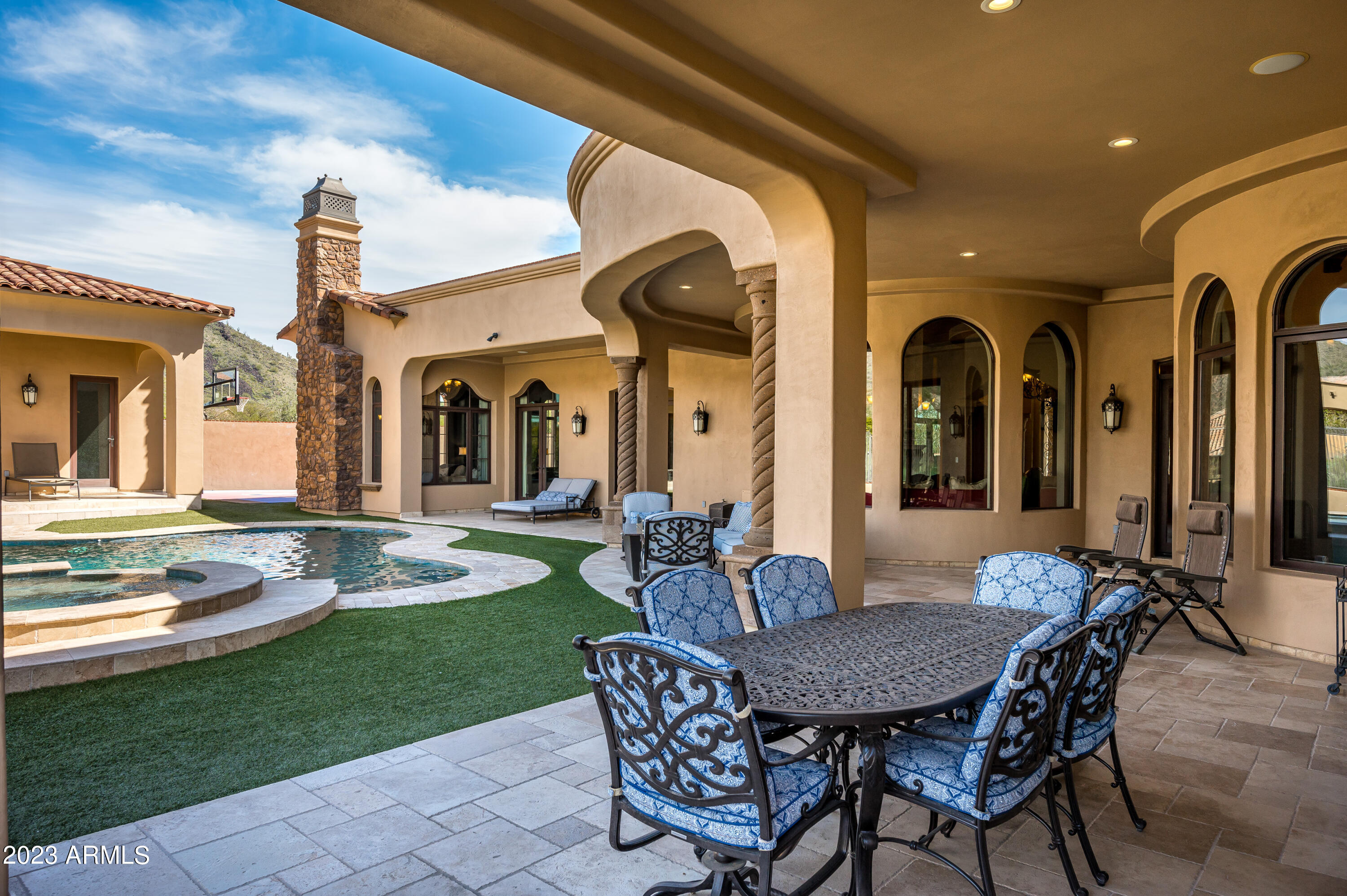 SIERRA HILLS - Residential