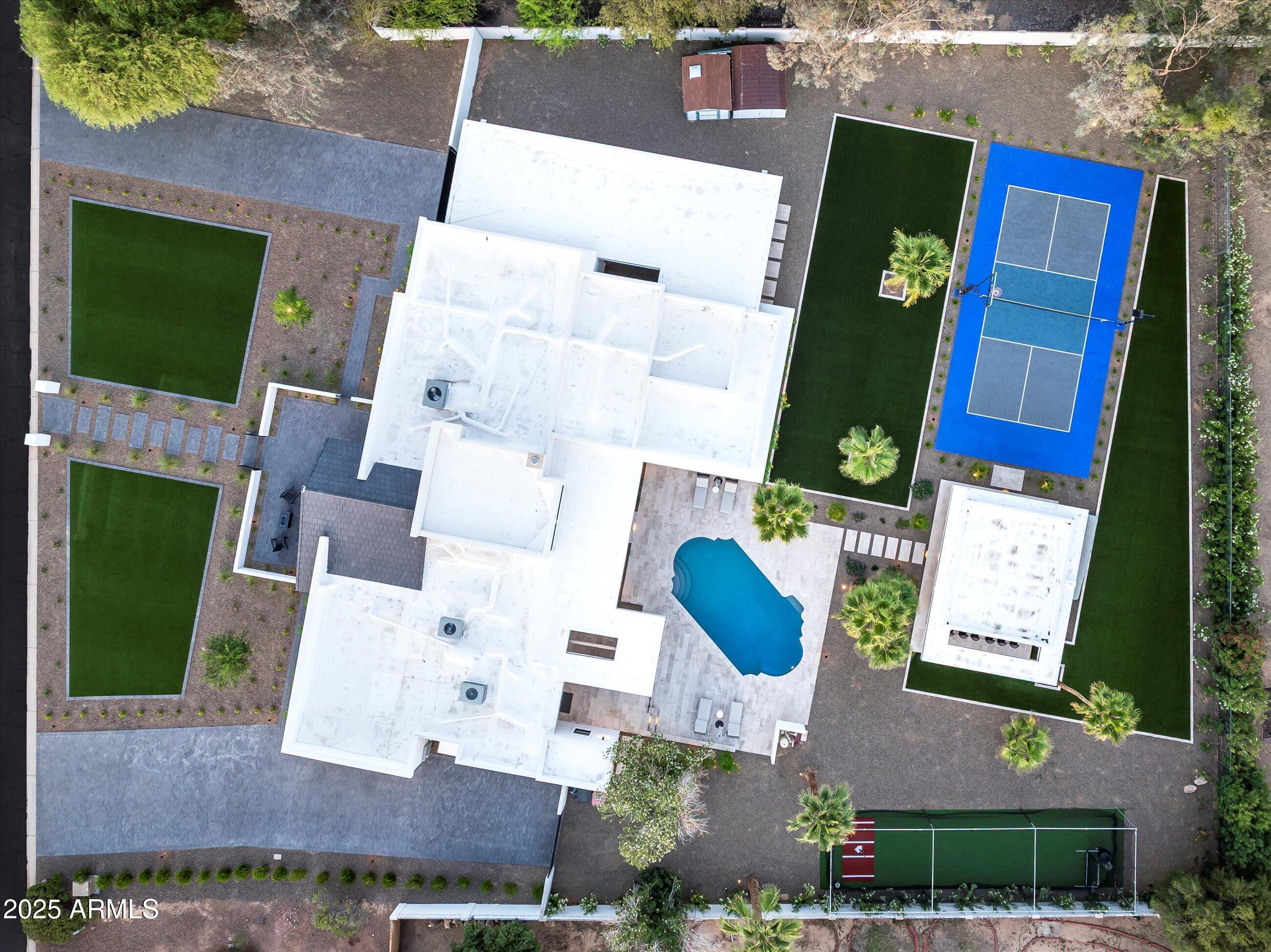 LA TIERRA ESTATES AMD - Residential