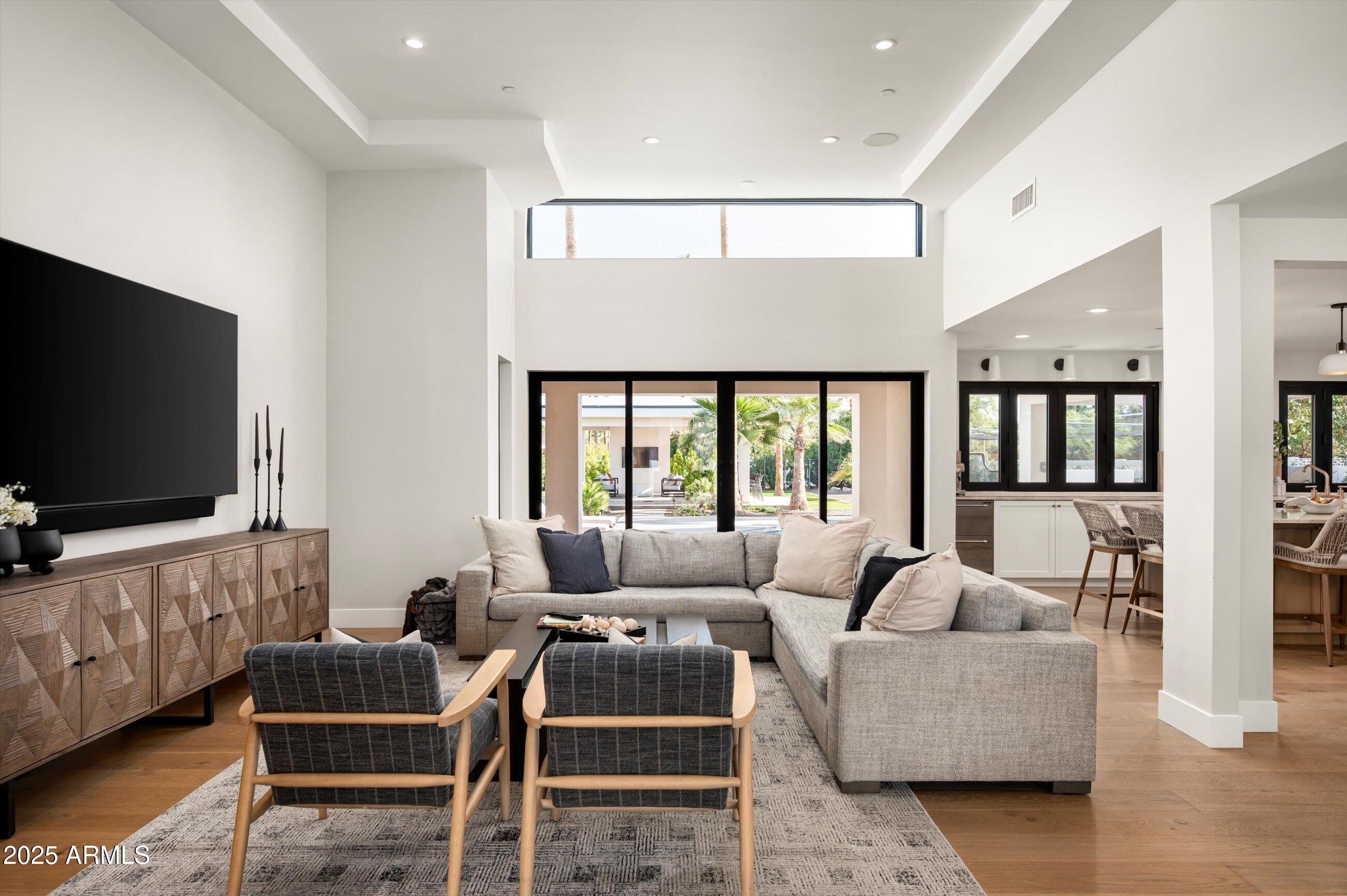 LA TIERRA ESTATES AMD - Residential