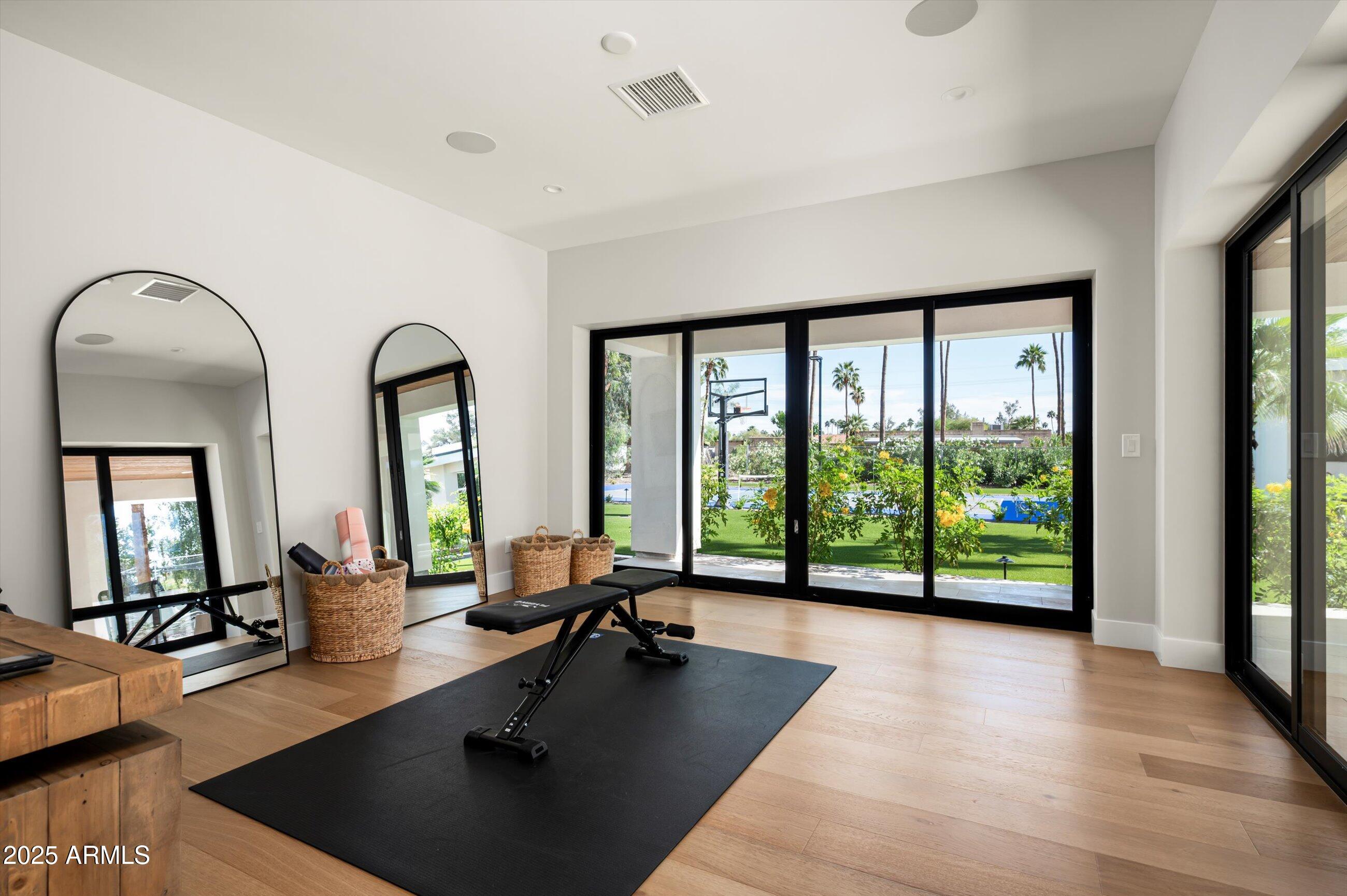 LA TIERRA ESTATES AMD - Residential