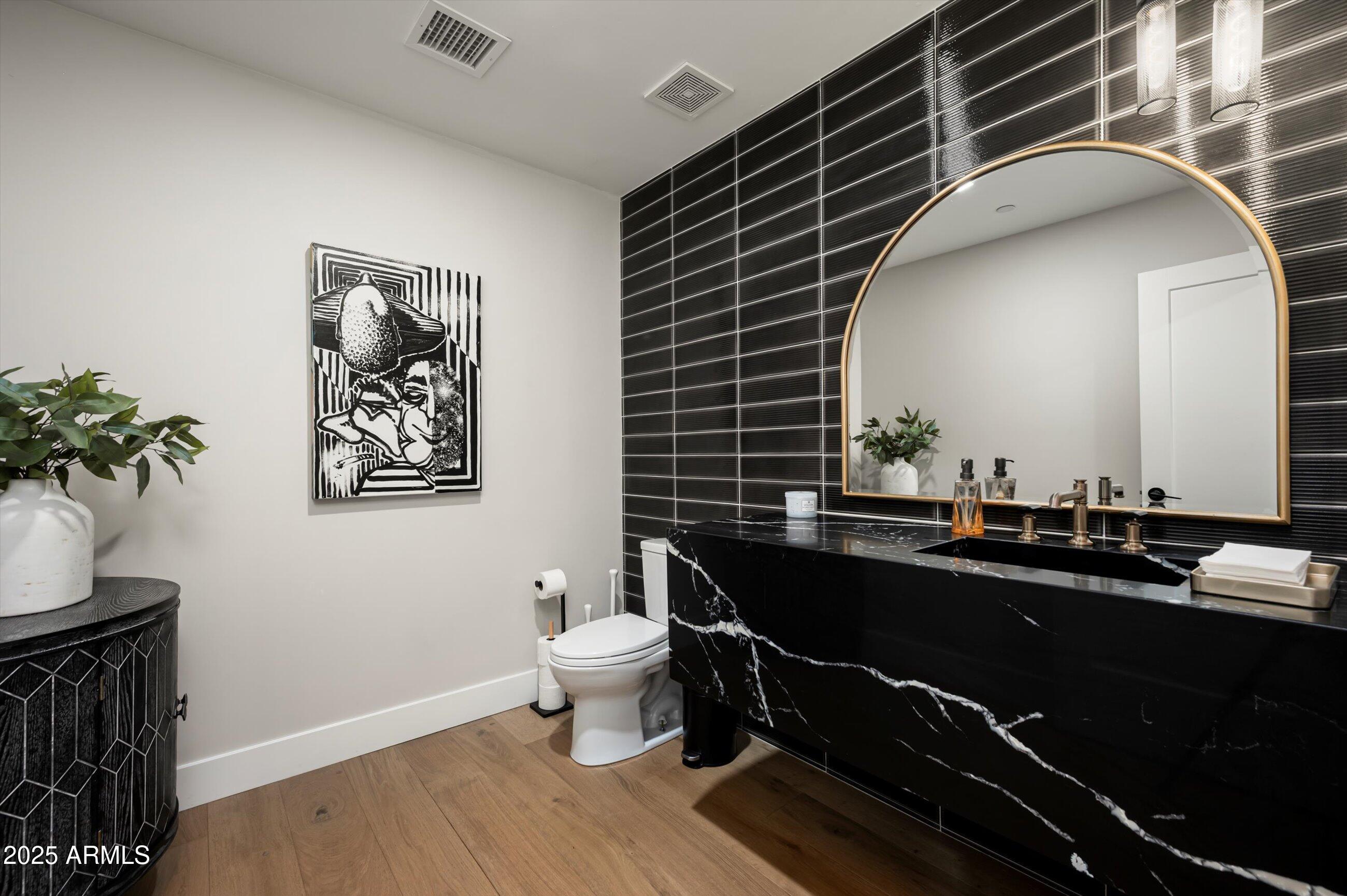 LA TIERRA ESTATES AMD - Residential