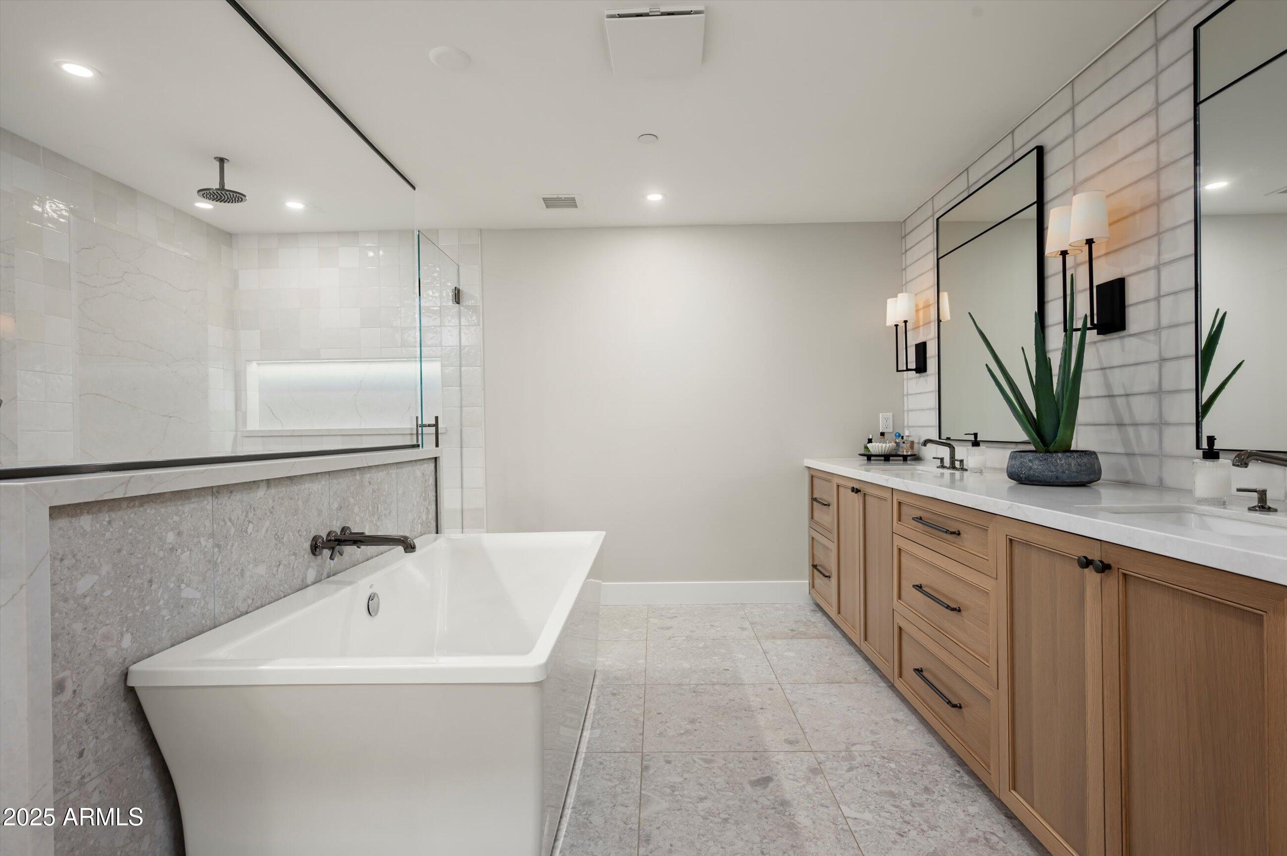 LA TIERRA ESTATES AMD - Residential