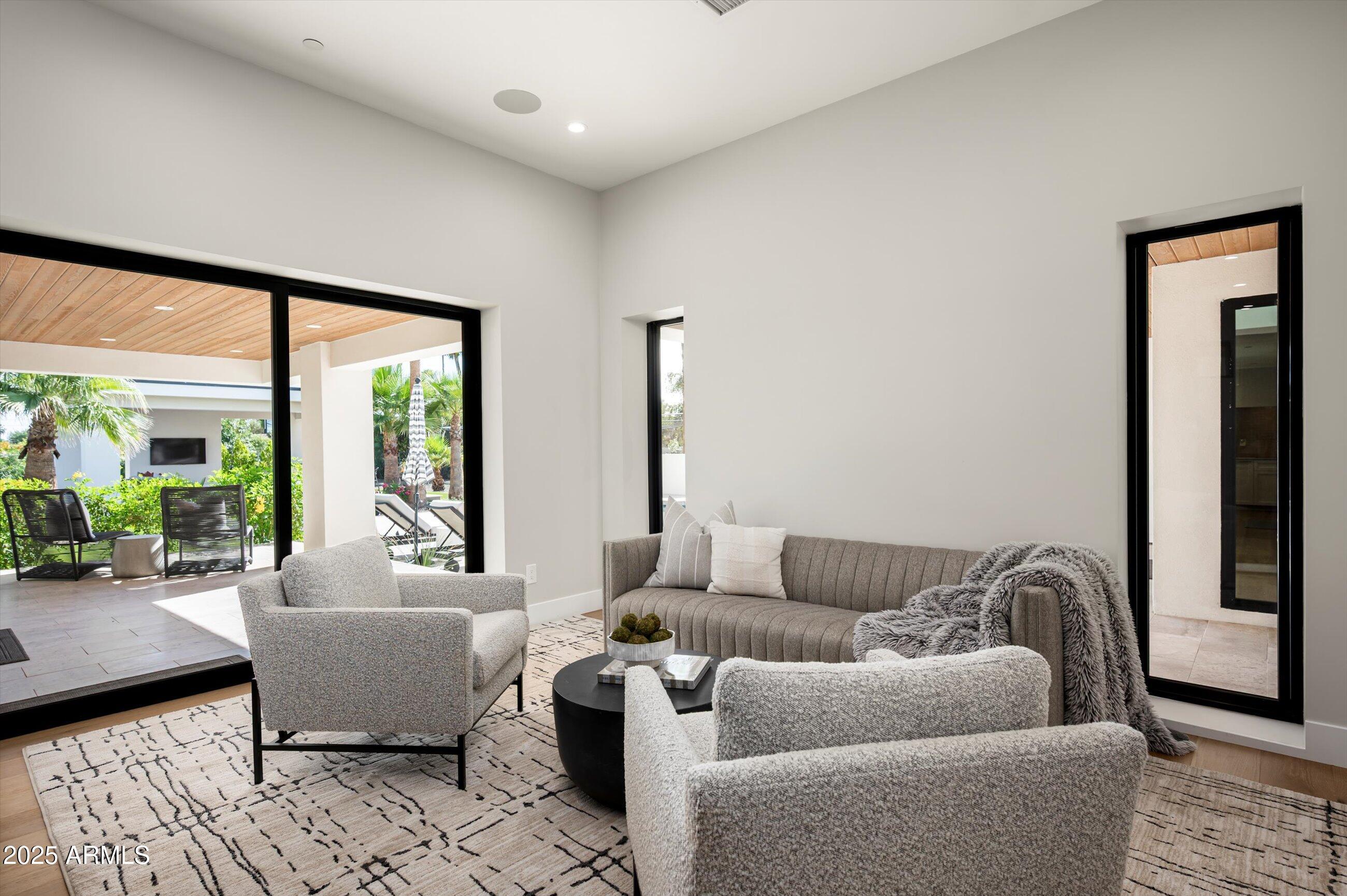 LA TIERRA ESTATES AMD - Residential