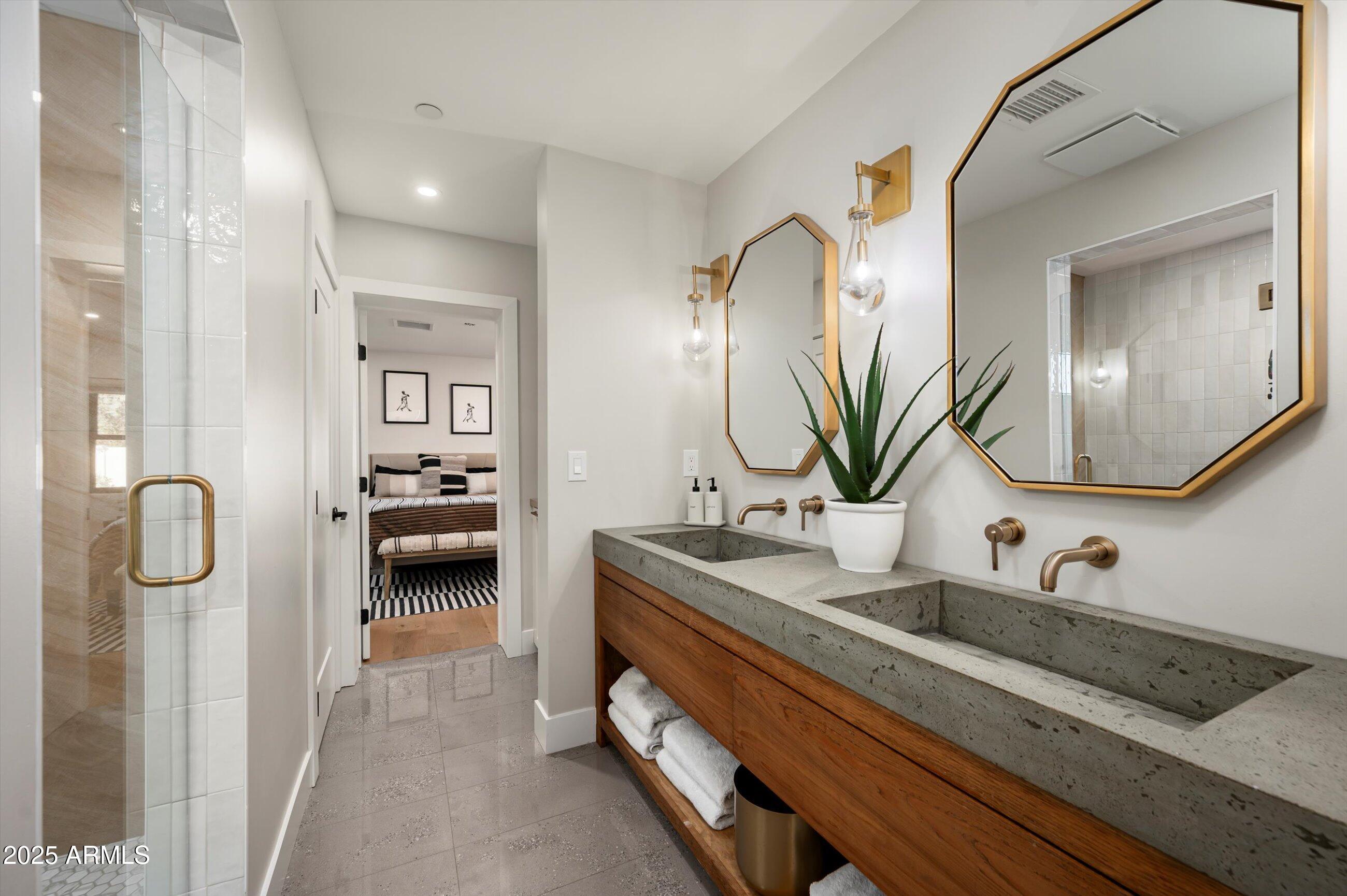 LA TIERRA ESTATES AMD - Residential
