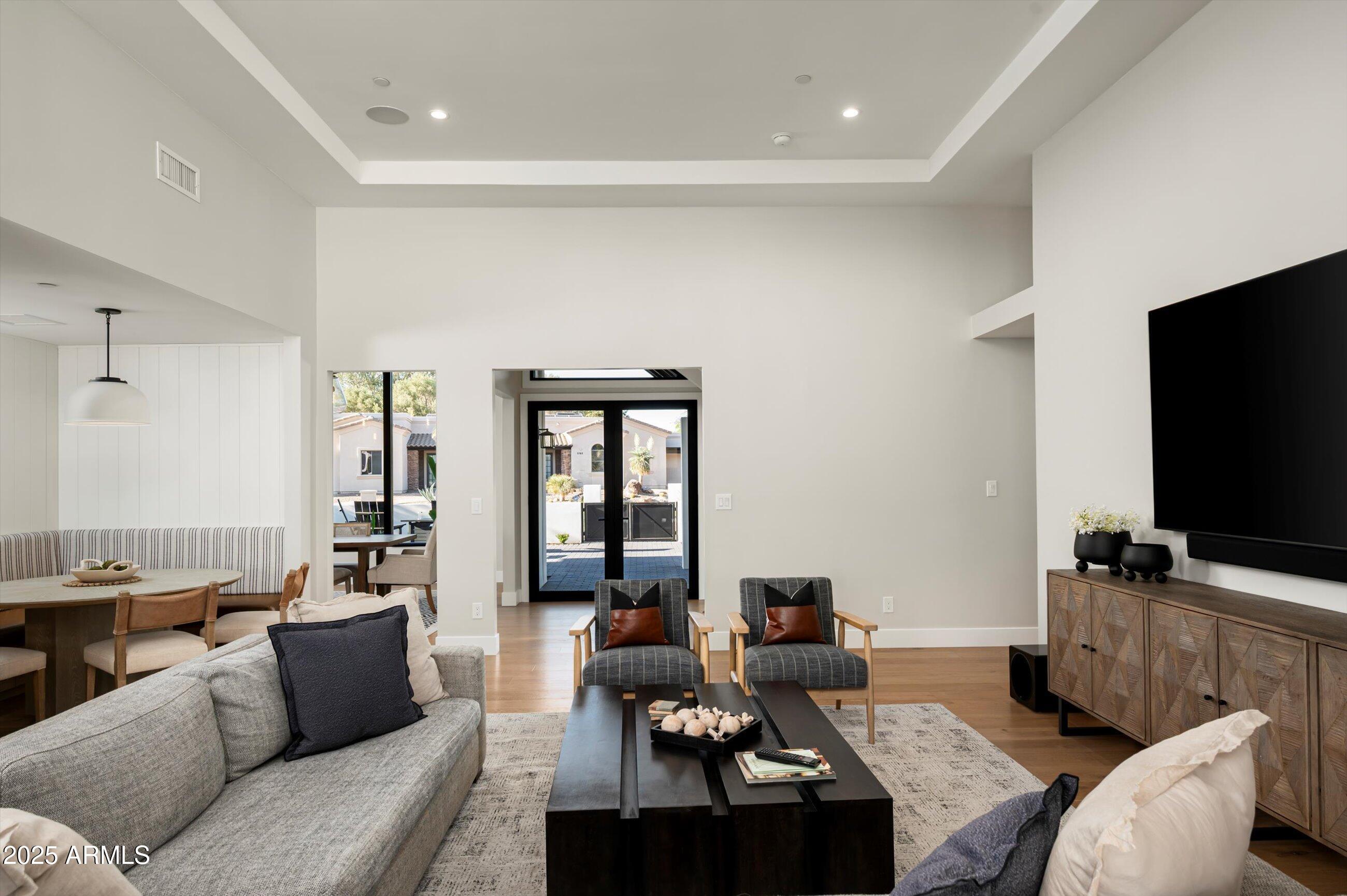 LA TIERRA ESTATES AMD - Residential