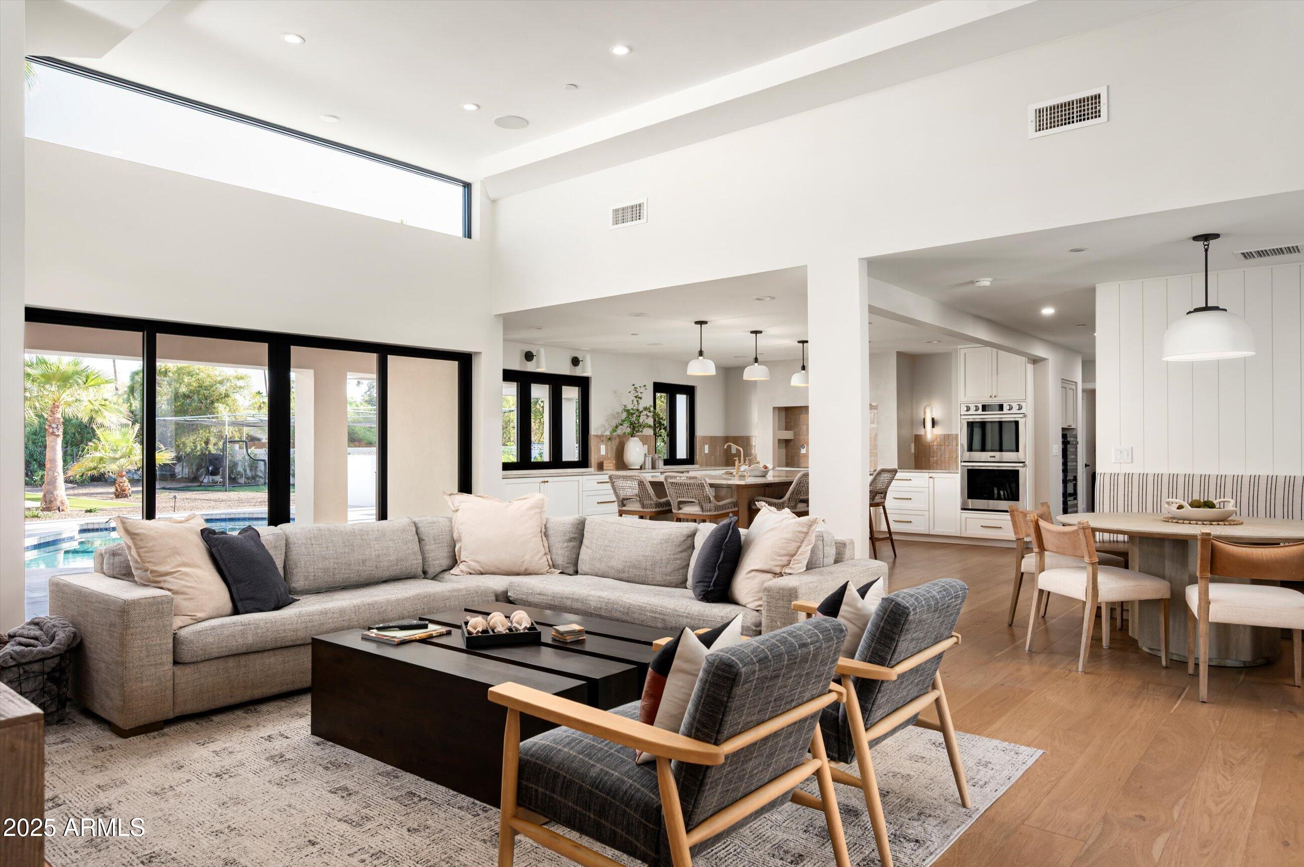 LA TIERRA ESTATES AMD - Residential