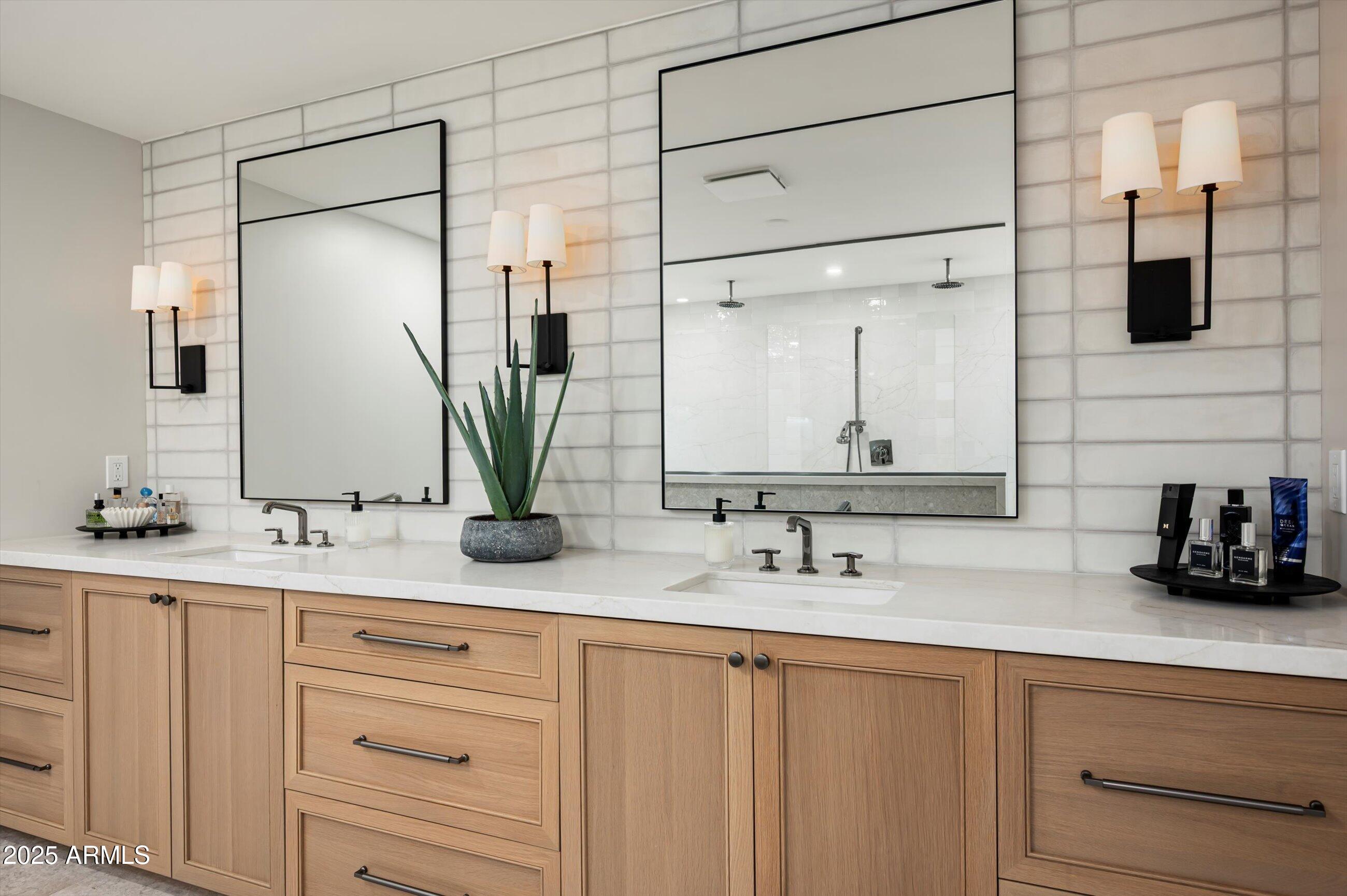 LA TIERRA ESTATES AMD - Residential