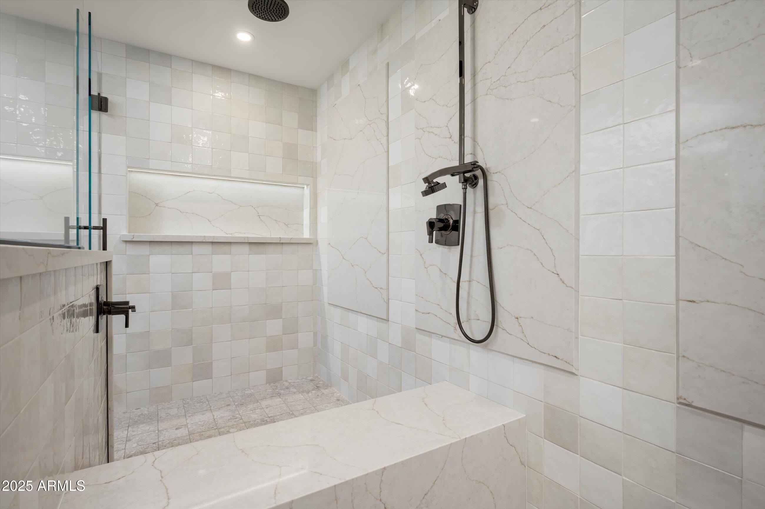 LA TIERRA ESTATES AMD - Residential