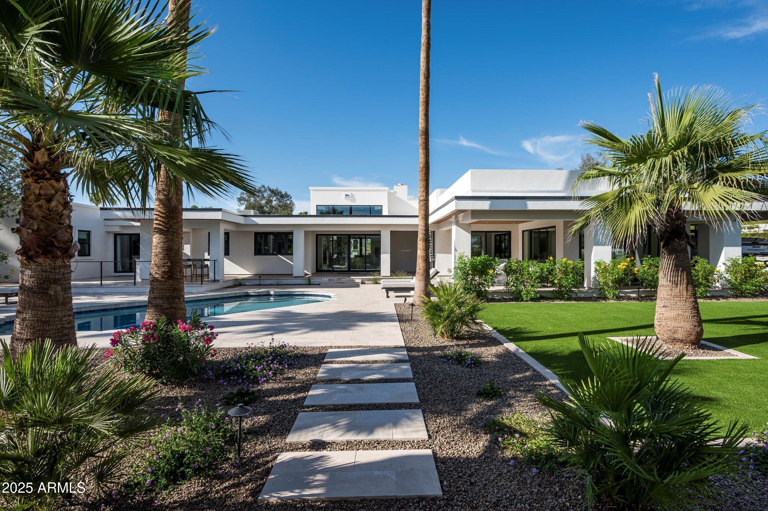 LA TIERRA ESTATES AMD - Residential