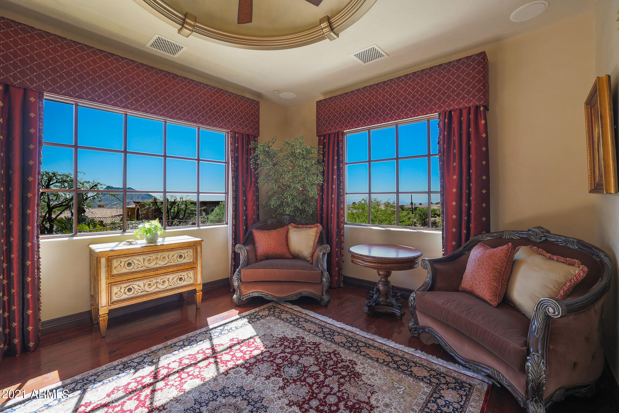 SCOTTSDALE MOUNTAIN - Residential