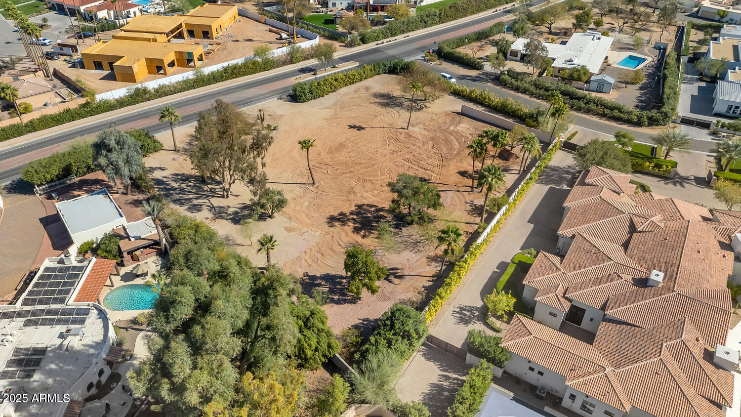 MOCKINGBIRD SQUARE - Land
