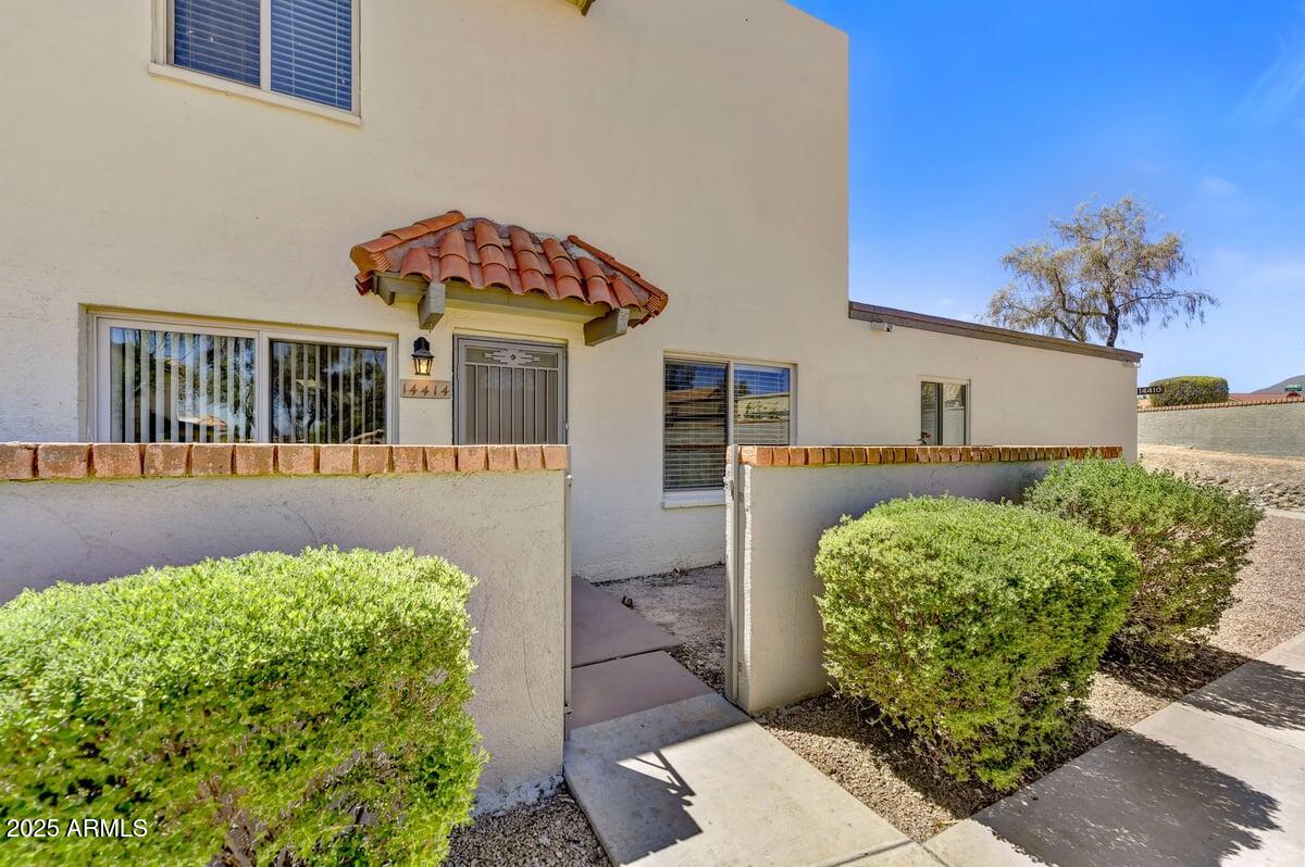 Your dream home awaits you in the heart of Fountain Hills. This spacious 2 bdrm, 1 bath beauty with a small gated courtyard style entry is looking for a new owner. Offers cozy great room, sep dining area, galley style kitchen with plenty of cabinets & counter space & a community pool. Experience vibrant living with parks, dining and entertainment just minutes away. 
This property isn't just a home; it's a great investment. With rising values, your dream awaits - act now & tour property today.