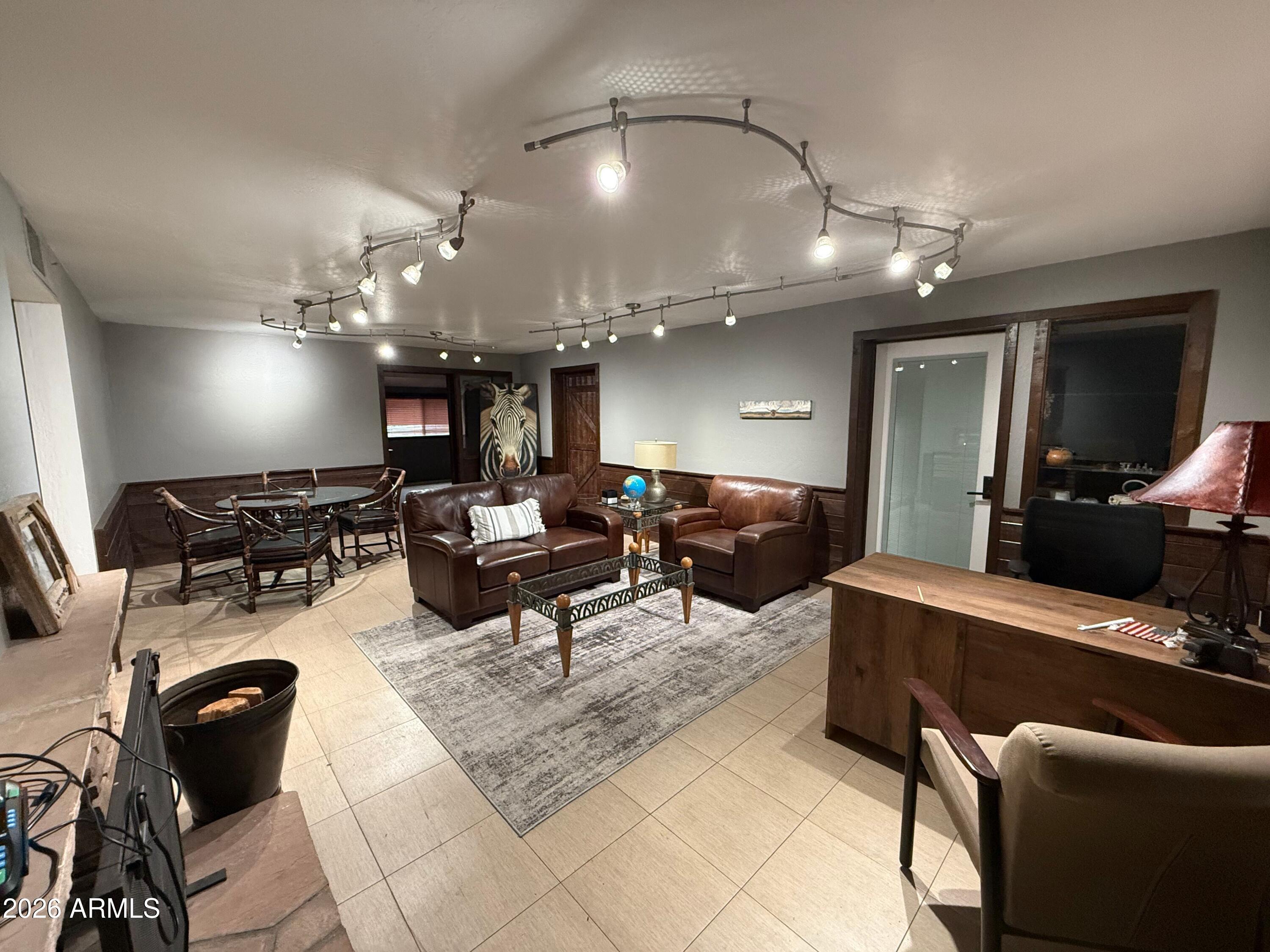 SEDONA - Commercial Lease