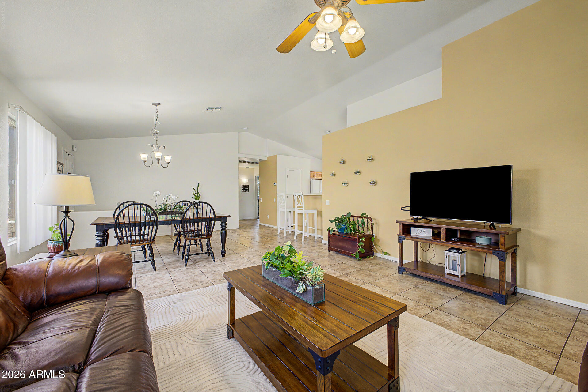 LAS PALMERAS WEST - Residential