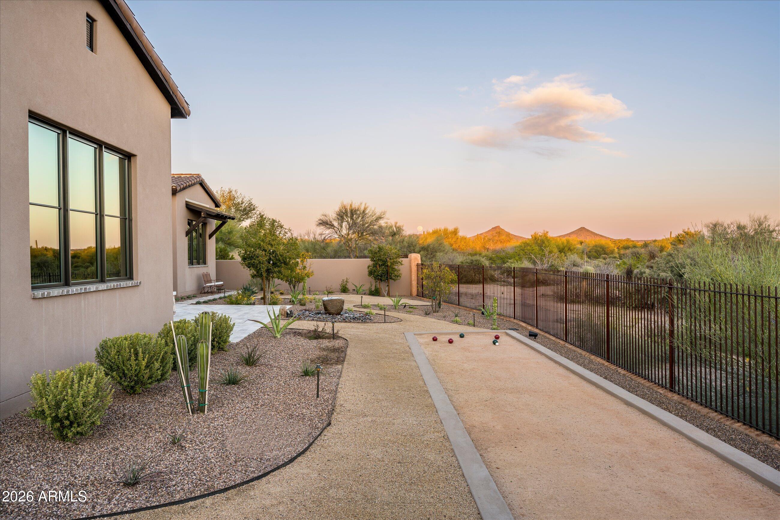 WHISPER ROCK - Residential