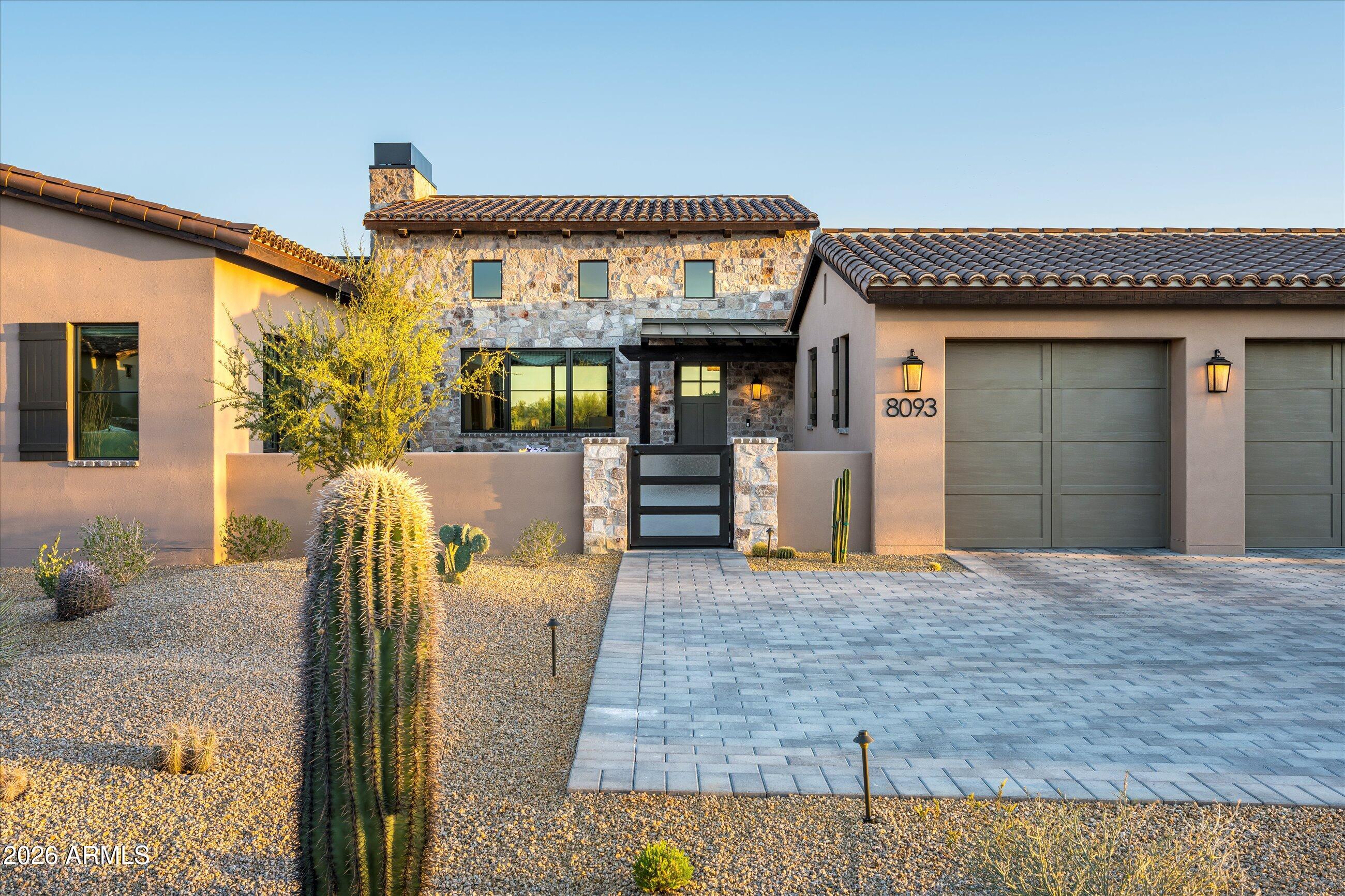 WHISPER ROCK - Residential