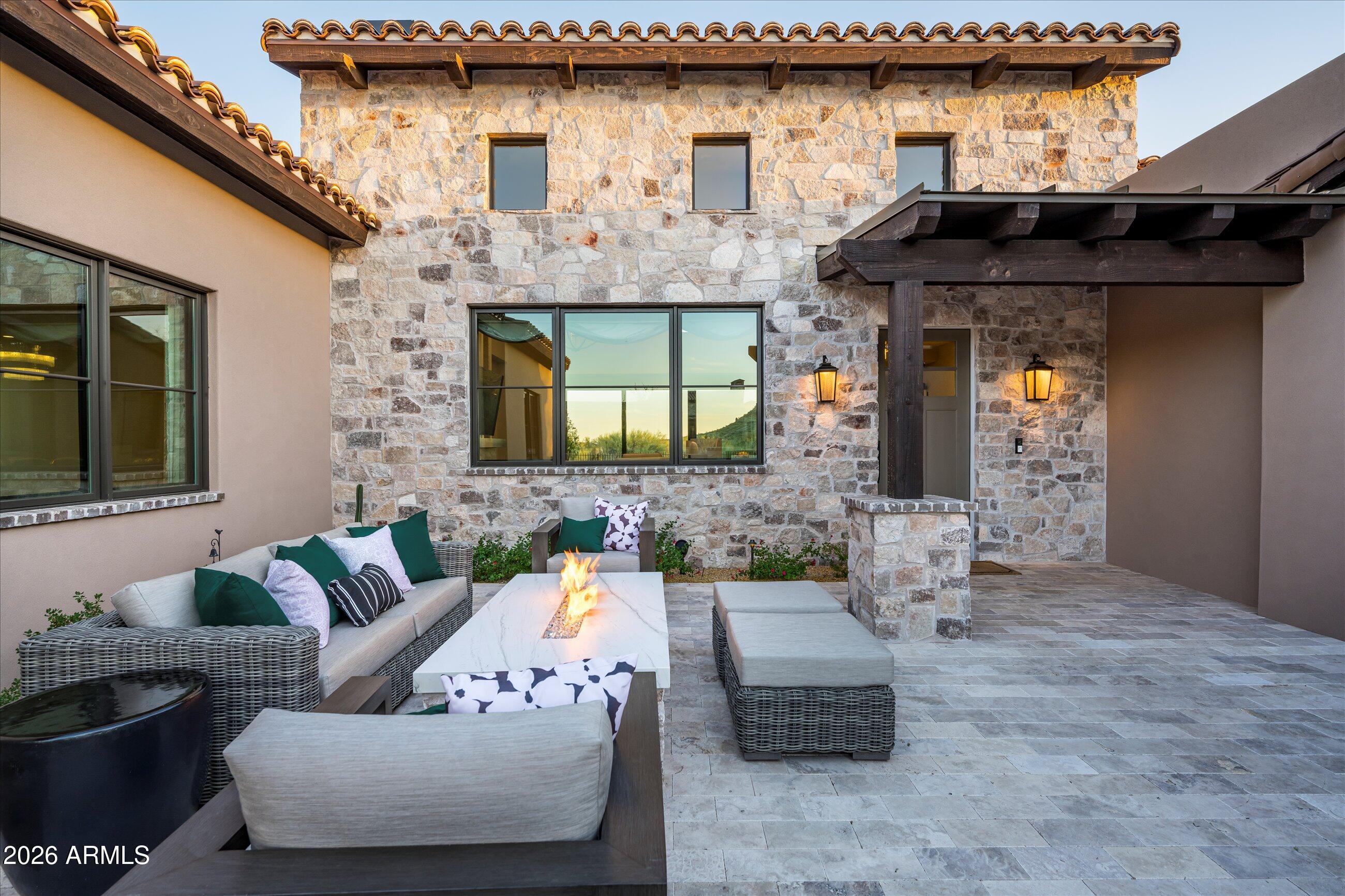 WHISPER ROCK - Residential